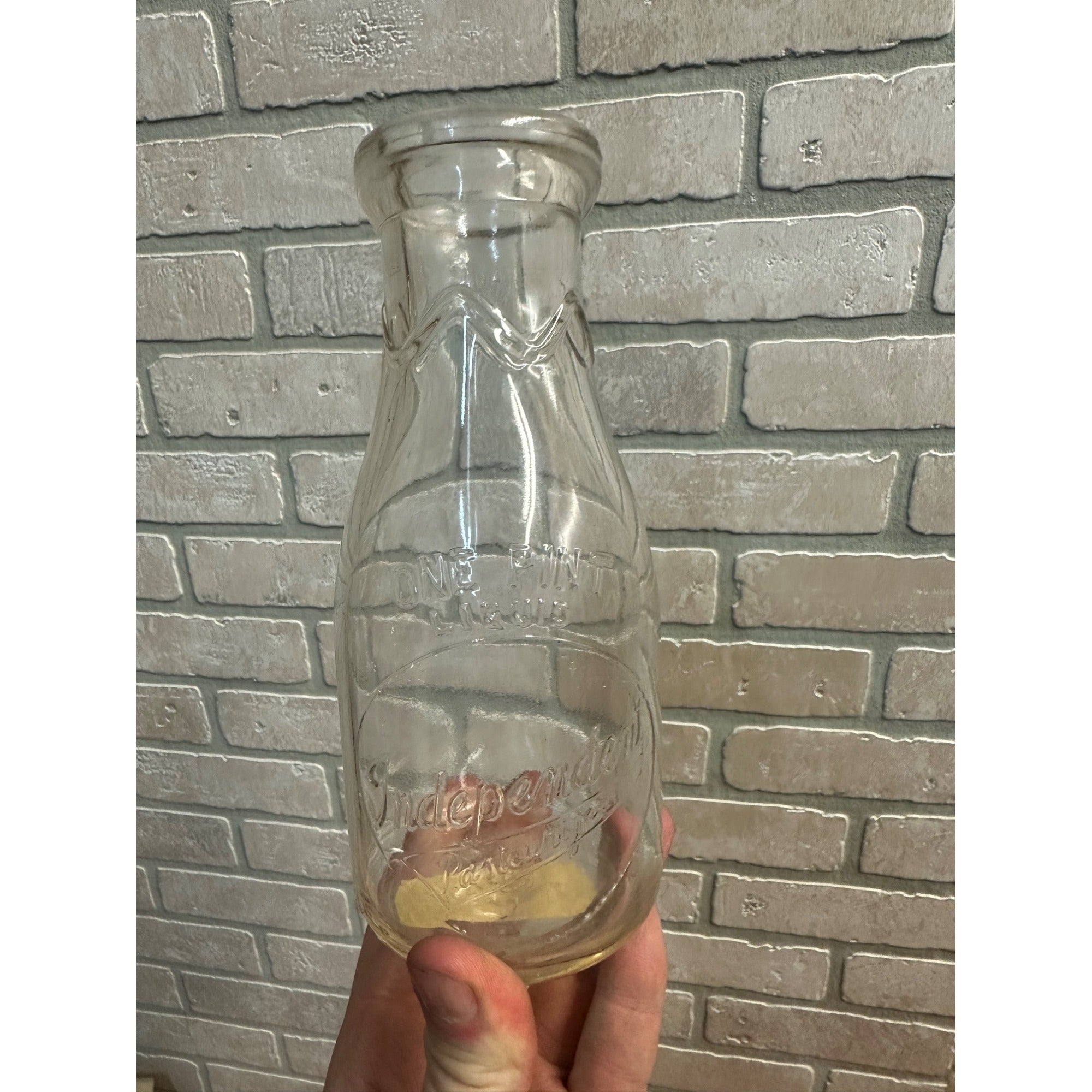 Vintage Independent Dairy Co. Marinette WI Wis Milk Bottle Pint Wisconsin Embossed