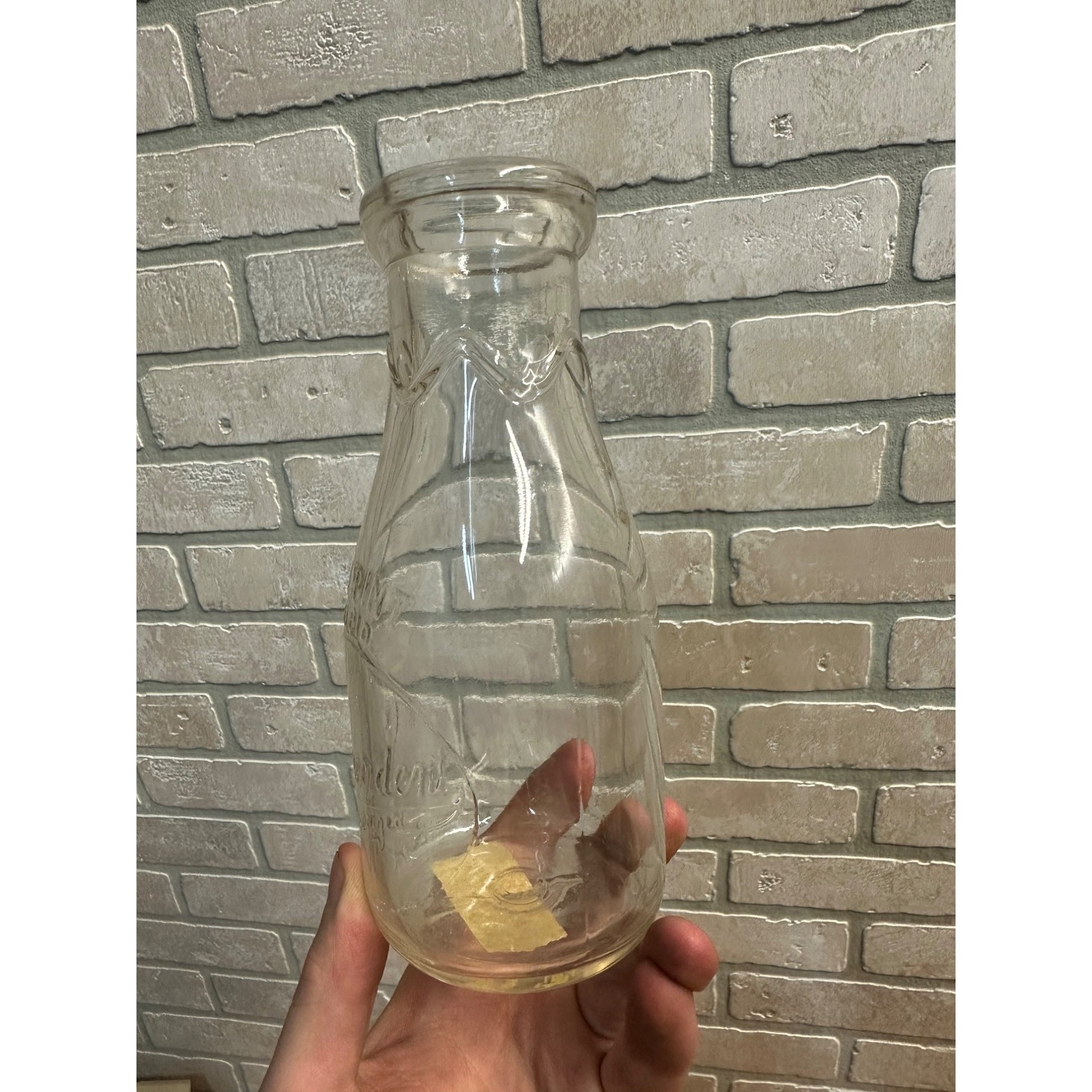 Vintage Independent Dairy Co. Marinette WI Wis Milk Bottle Pint Wisconsin Embossed