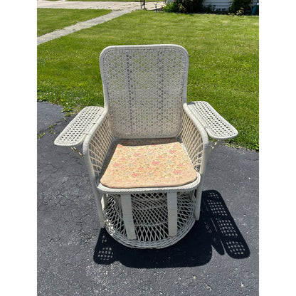 Vintage Wicker Chair - Farmhouse Patio Porch Outdoor Furniture
