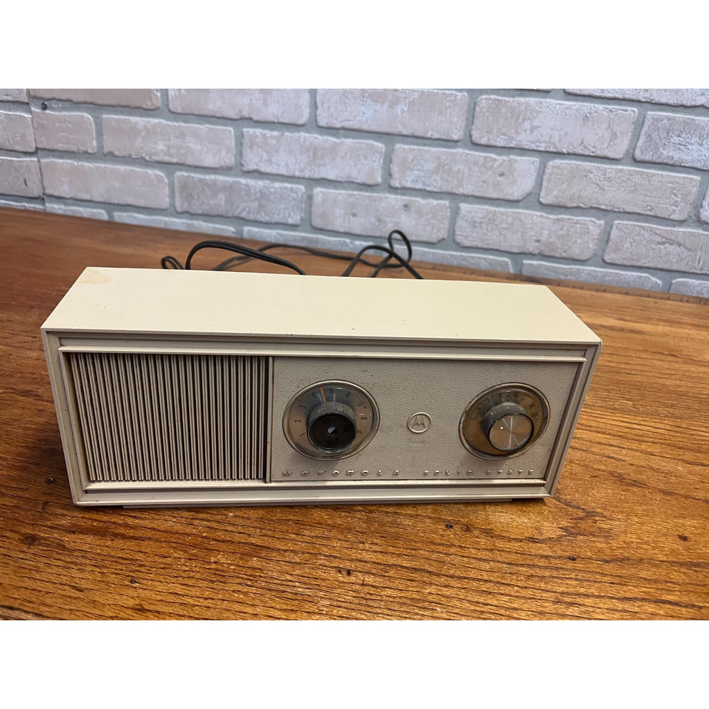 Vintage Motorola Solid State Radio XT11FN - Works
