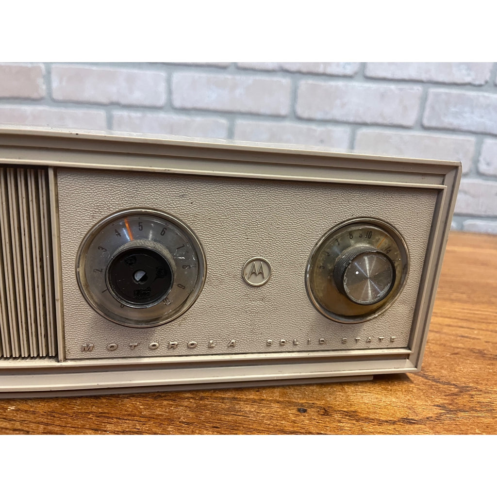 Vintage Motorola Solid State Radio XT11FN - Works