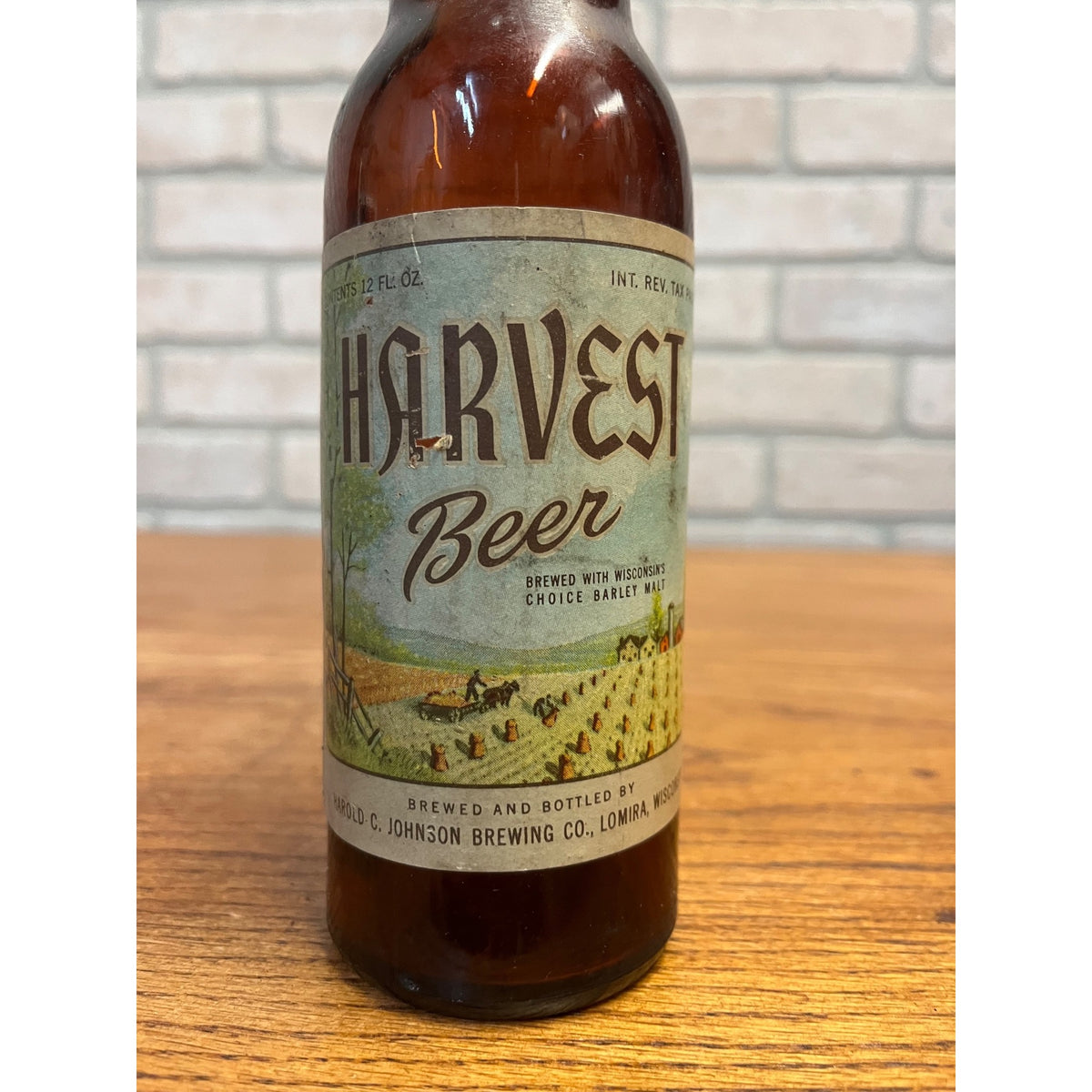 Vintage Harvest Beer IRTP Label 12oz Bottle Harold C. Johnson Lomira WI Wis
