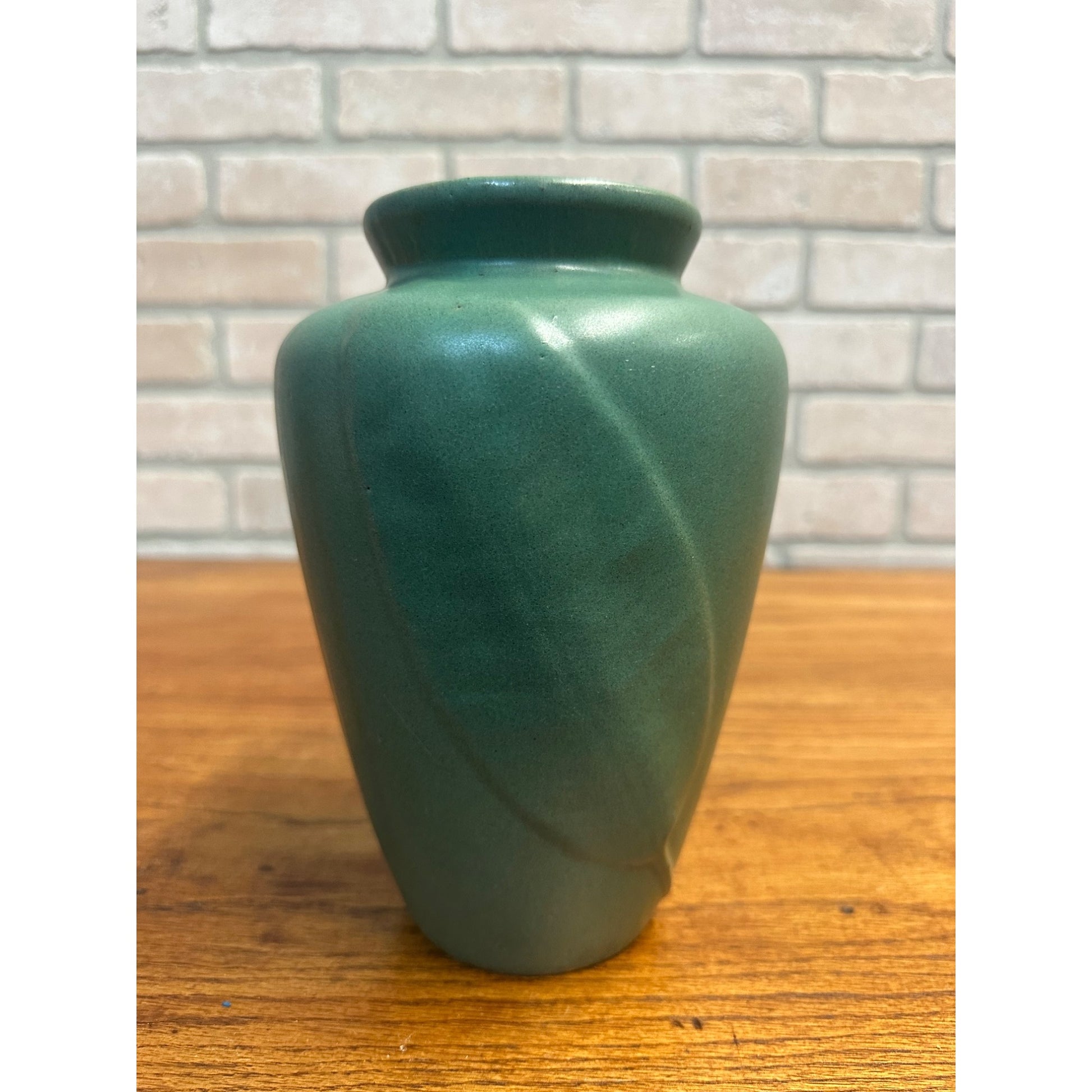 Vintage Zanesville Pottery Arts & Crafts Tobacco Leaf Vase Matte Green