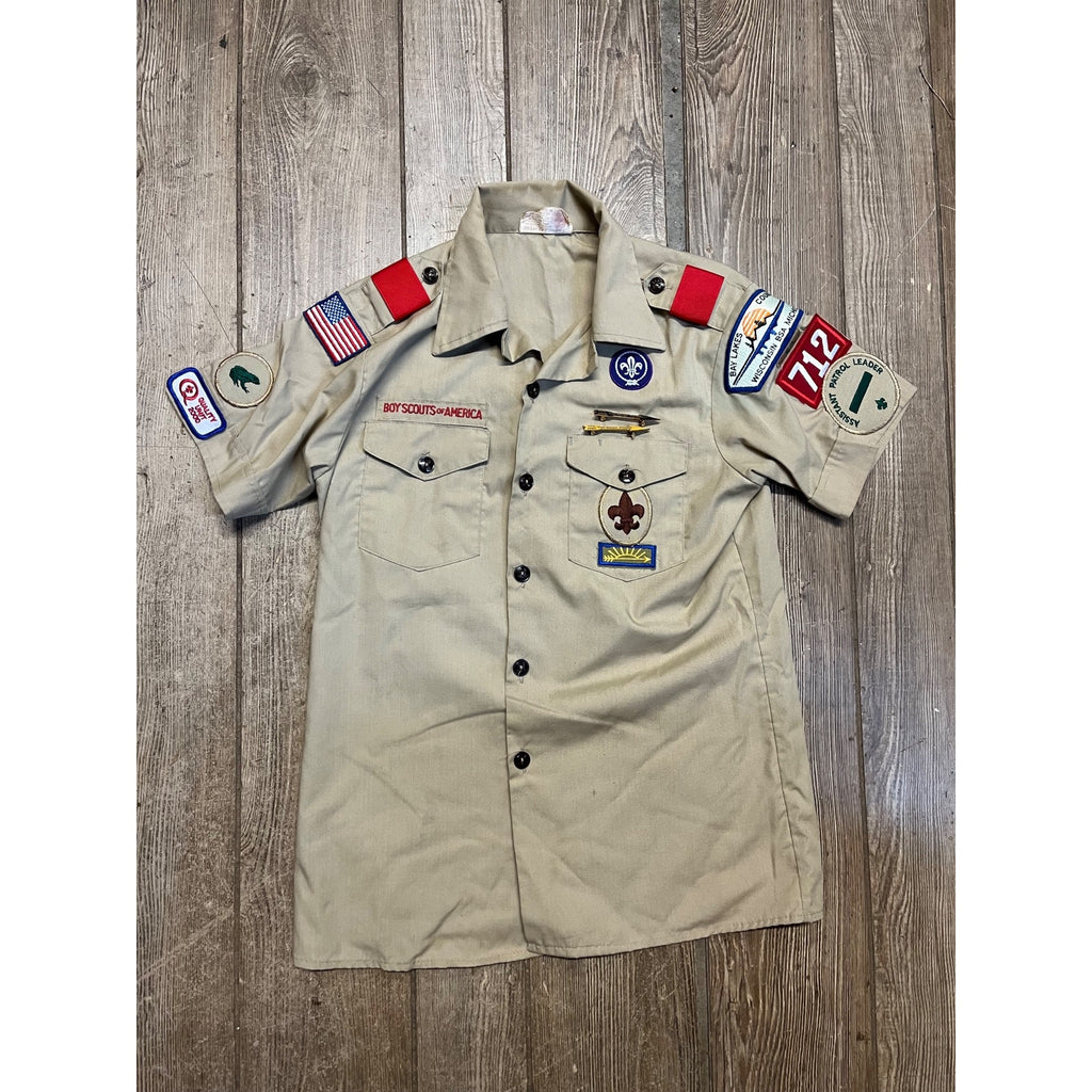 Vintage Boy Scouts of America Uniform Shirt w Patches Pins Wisconsin Troop 712