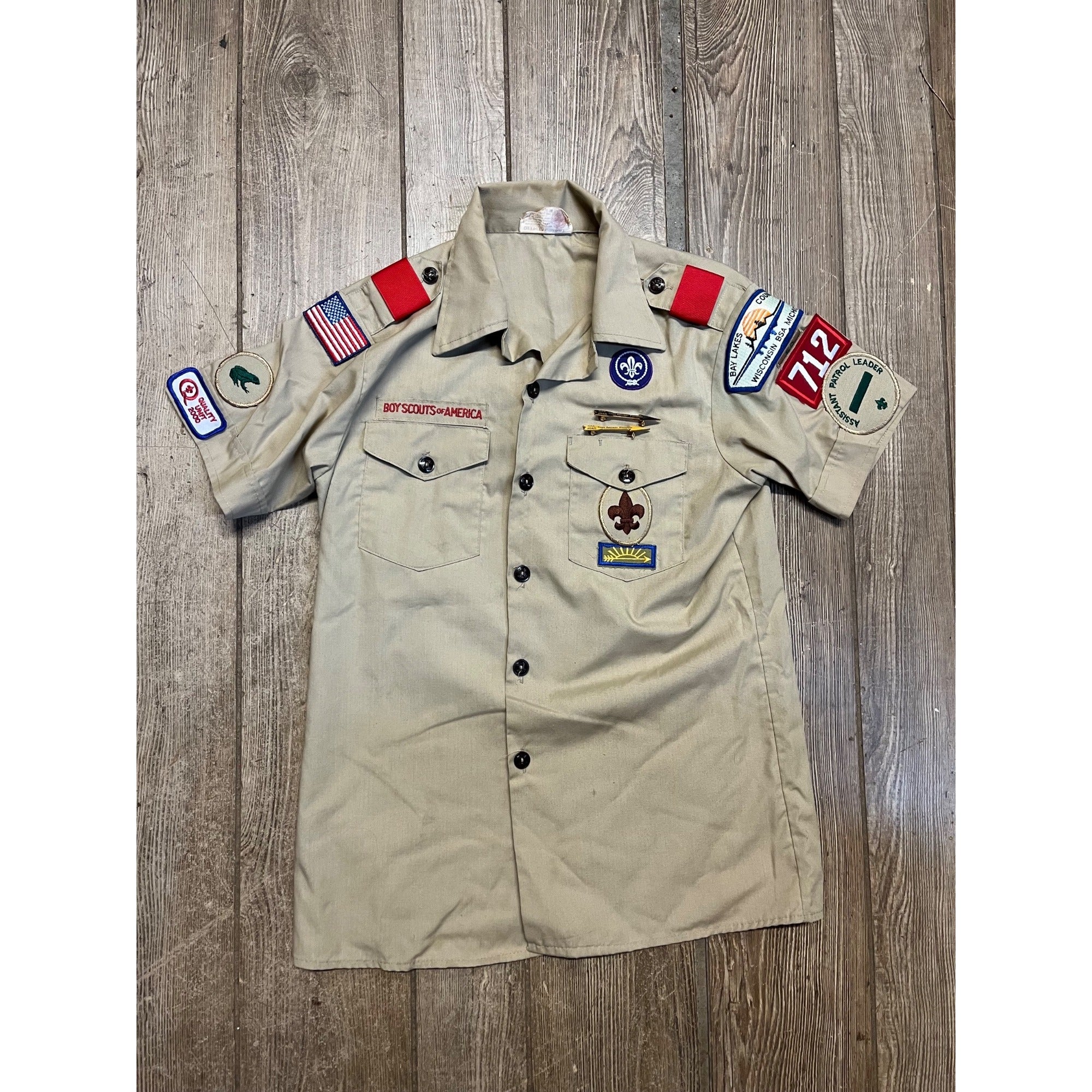 Vintage Boy Scouts of America Uniform Shirt w Patches Pins Wisconsin Troop 712