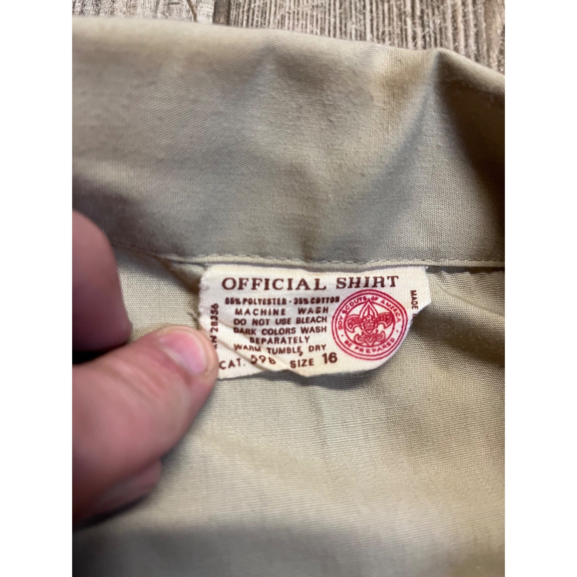 Vintage Boy Scouts of America Uniform Shirt w Patches Pins Wisconsin Troop 712