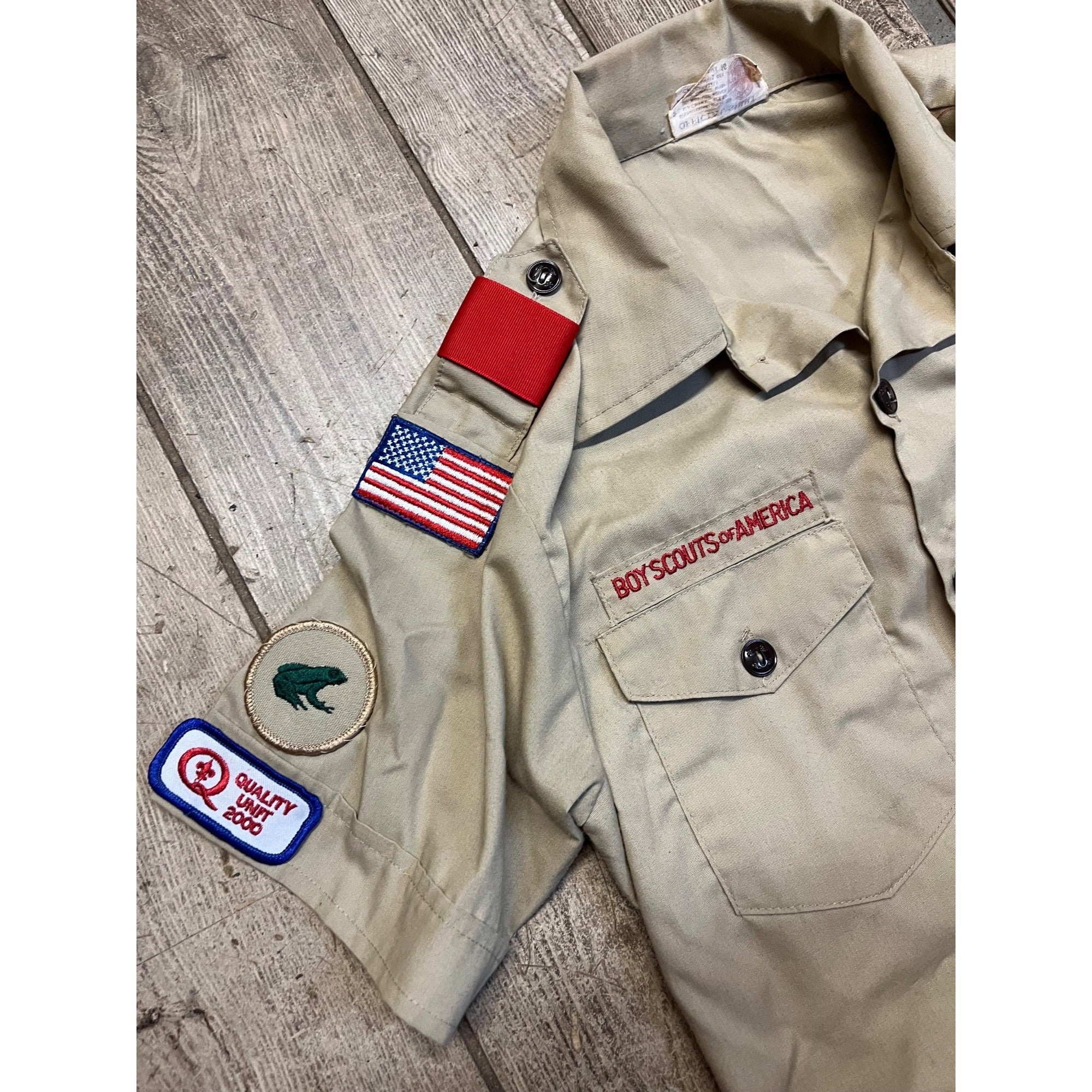 Vintage Boy Scouts of America Uniform Shirt w Patches Pins Wisconsin Troop 712