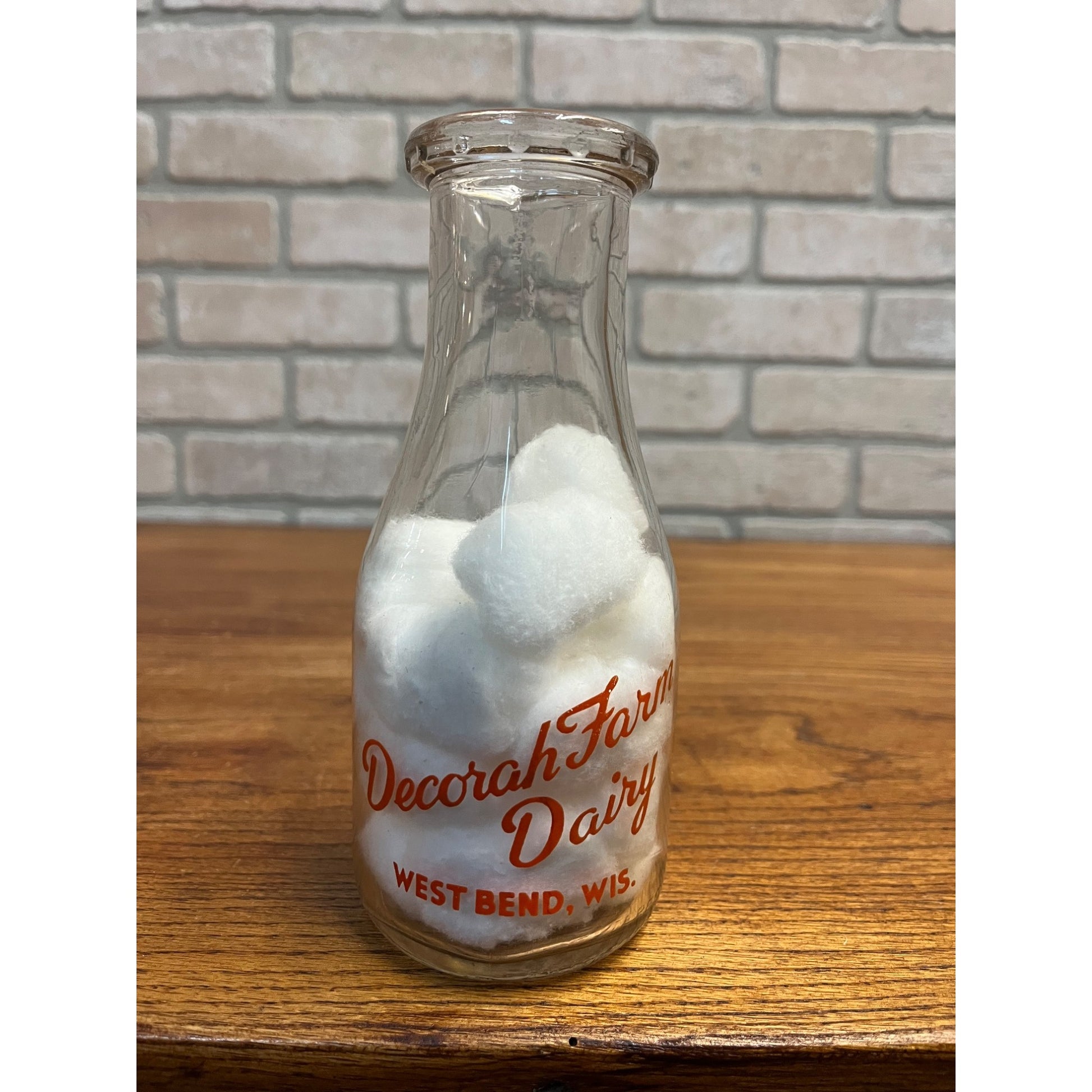 Vintage Decorah Dairy West Bend Wisconsin TSPQ Milk Bottle Pint WI Wis