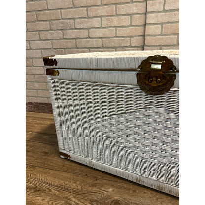 VINTAGE LARGE WHITE WICKER STORAGE TRUNK CHEST BIN BASKET