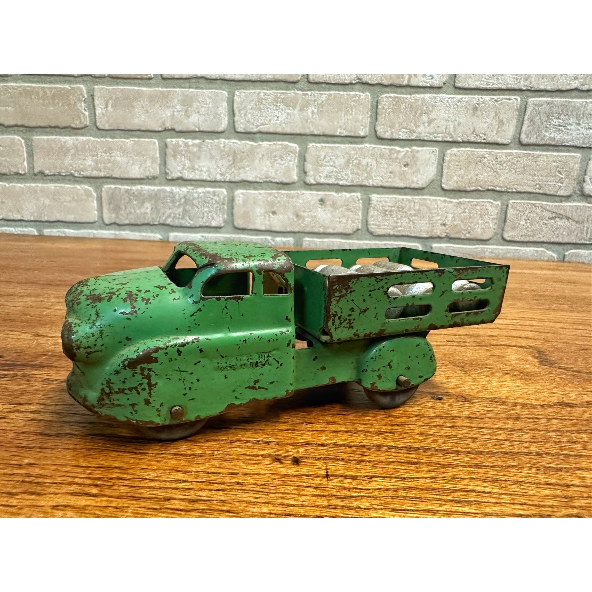 Vintage Wyandotte Pressed Steel Delivery Truck w/ 8 Barrels Green 6" Toy