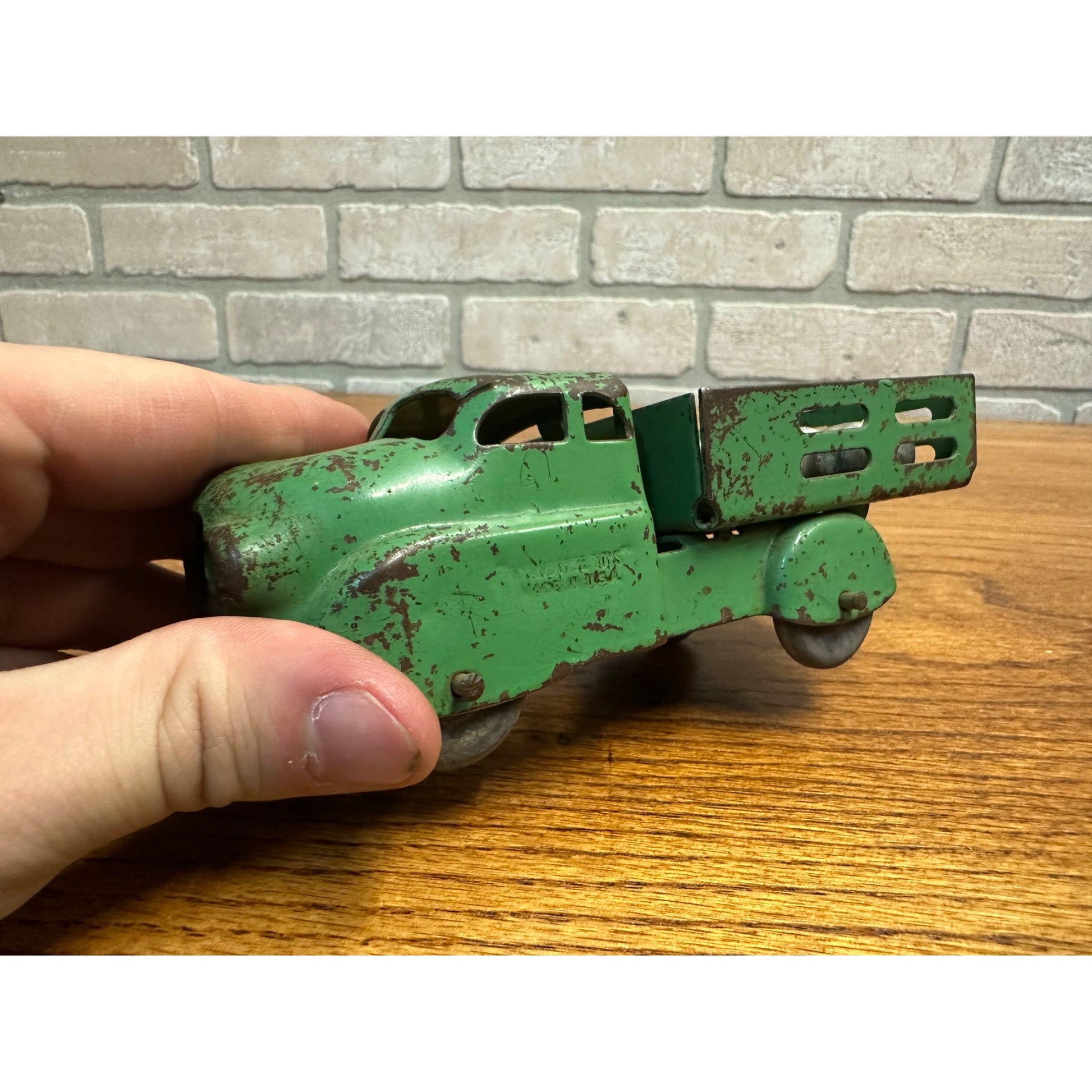 Vintage Wyandotte Pressed Steel Delivery Truck w/ 8 Barrels Green 6" Toy