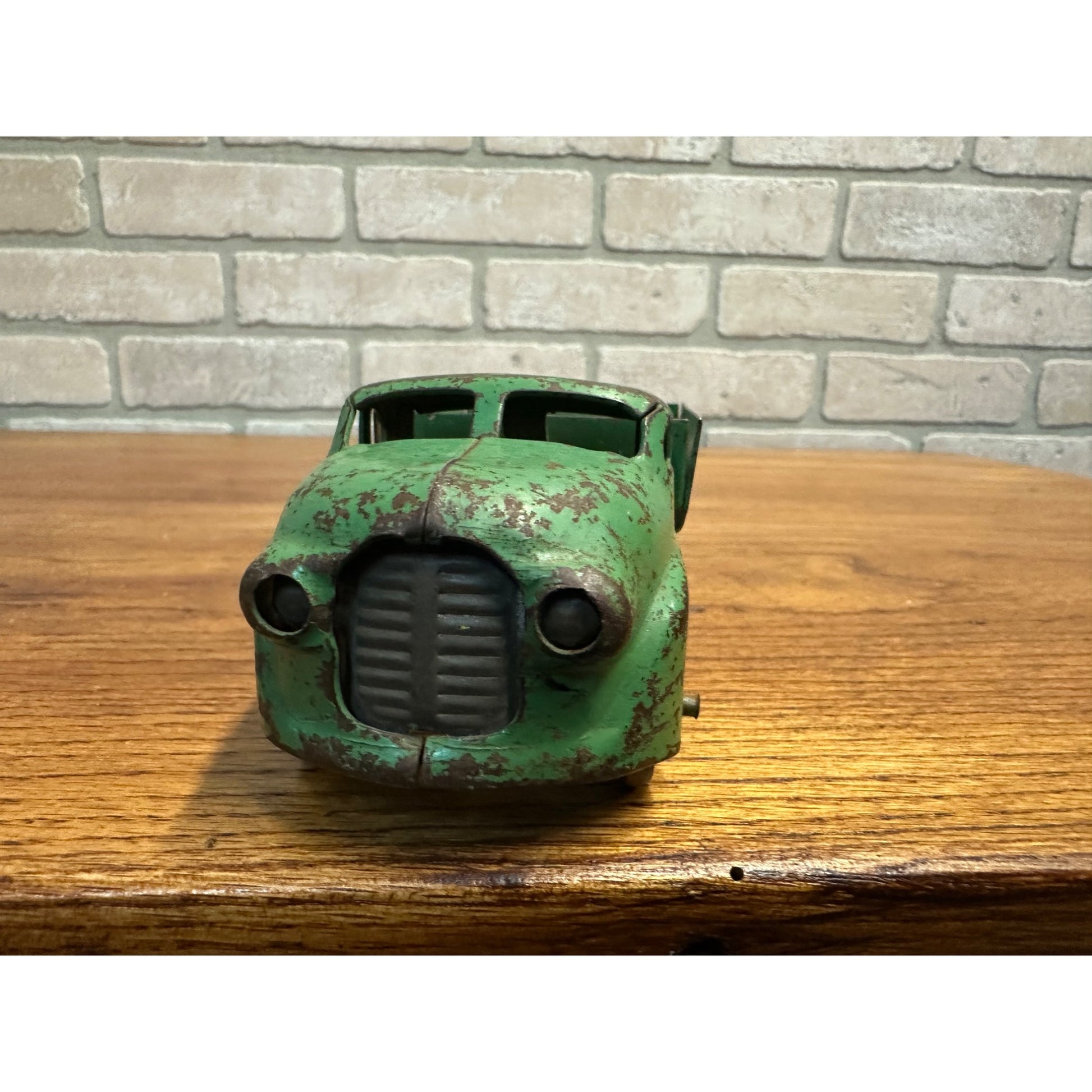 Vintage Wyandotte Pressed Steel Delivery Truck w/ 8 Barrels Green 6" Toy