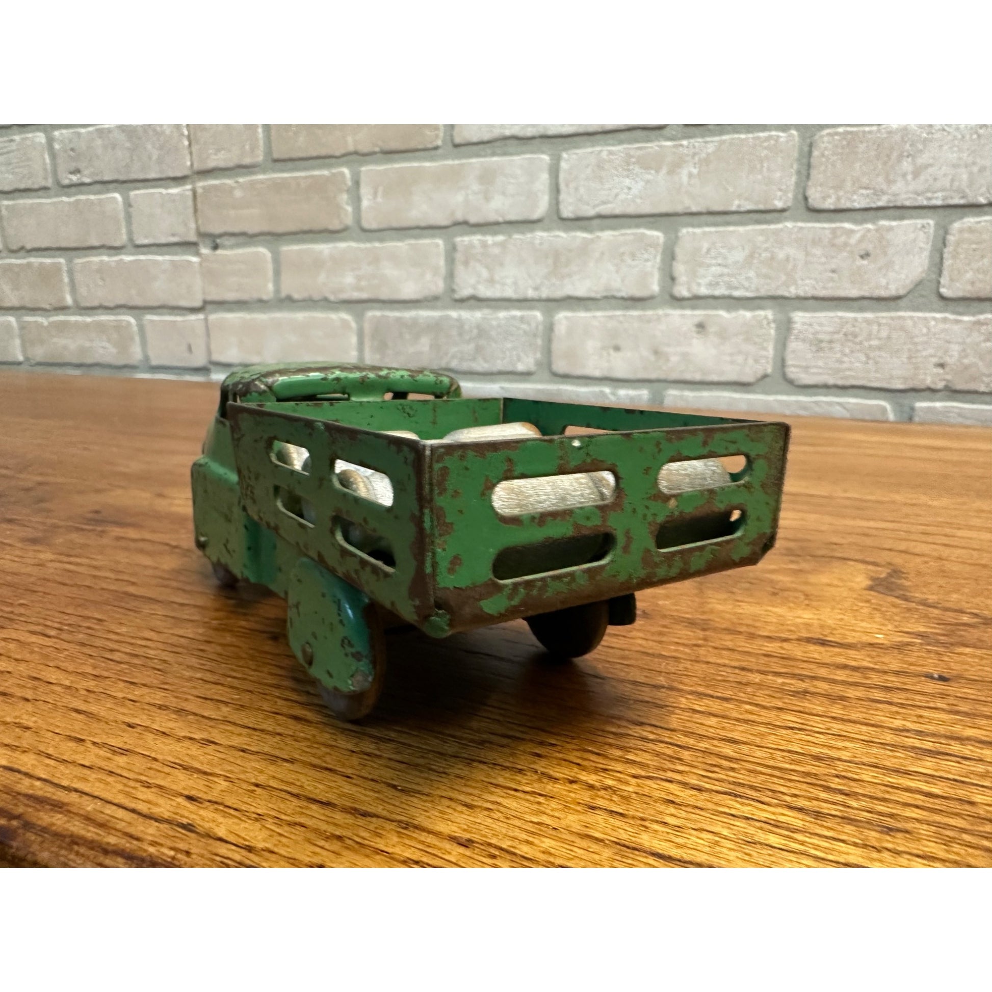Vintage Wyandotte Pressed Steel Delivery Truck w/ 8 Barrels Green 6" Toy