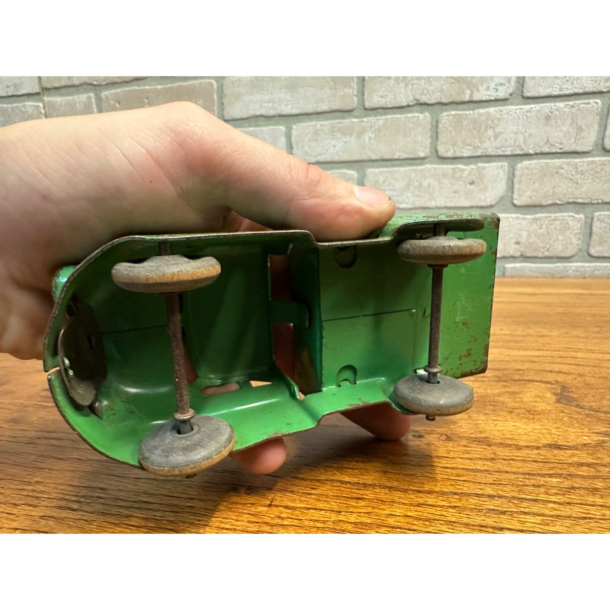 Vintage Wyandotte Pressed Steel Delivery Truck w/ 8 Barrels Green 6" Toy