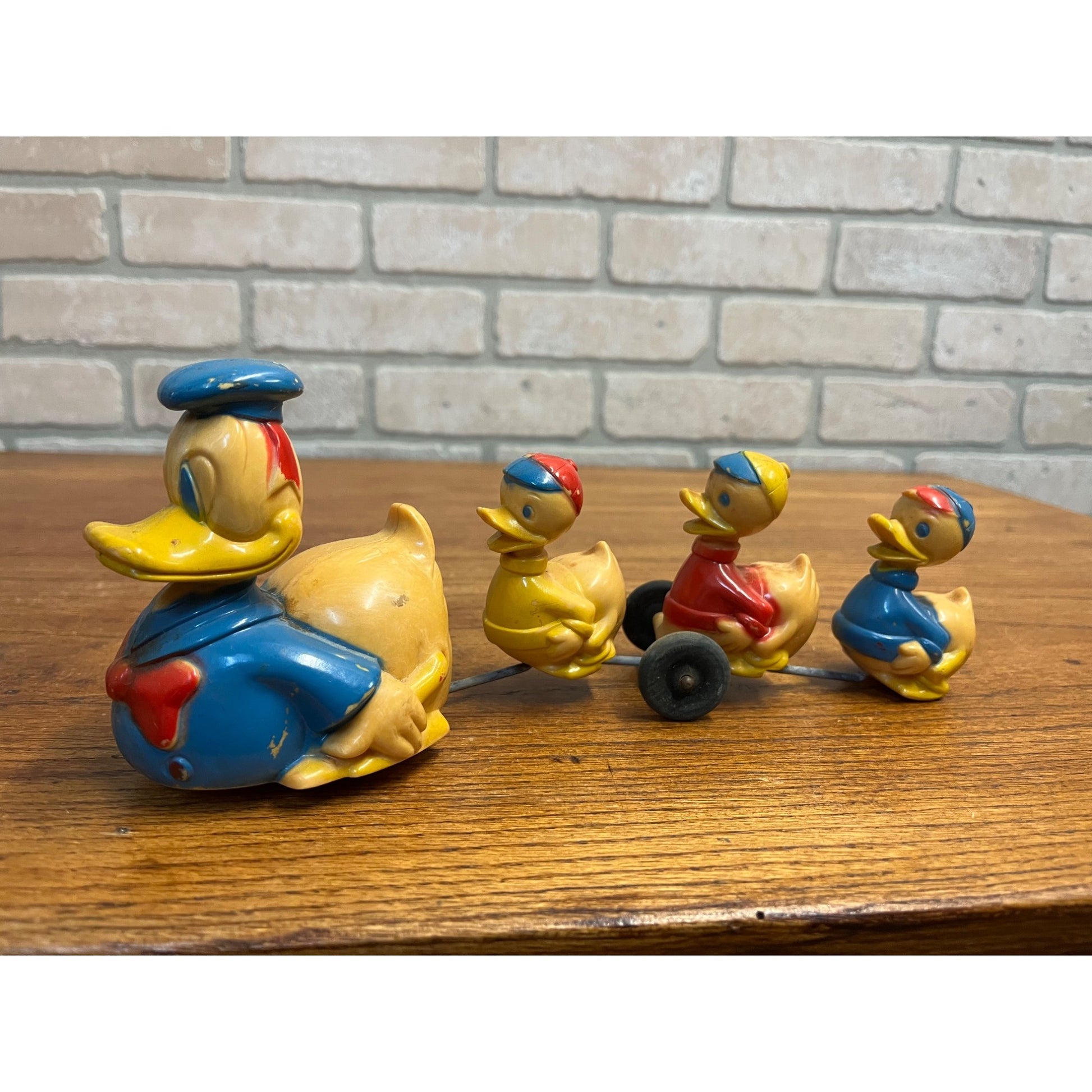 Vintage Louis Marx Plastic Wind Up Donald Duck & 3 Nephews Walt Disney Prod USA 1950s