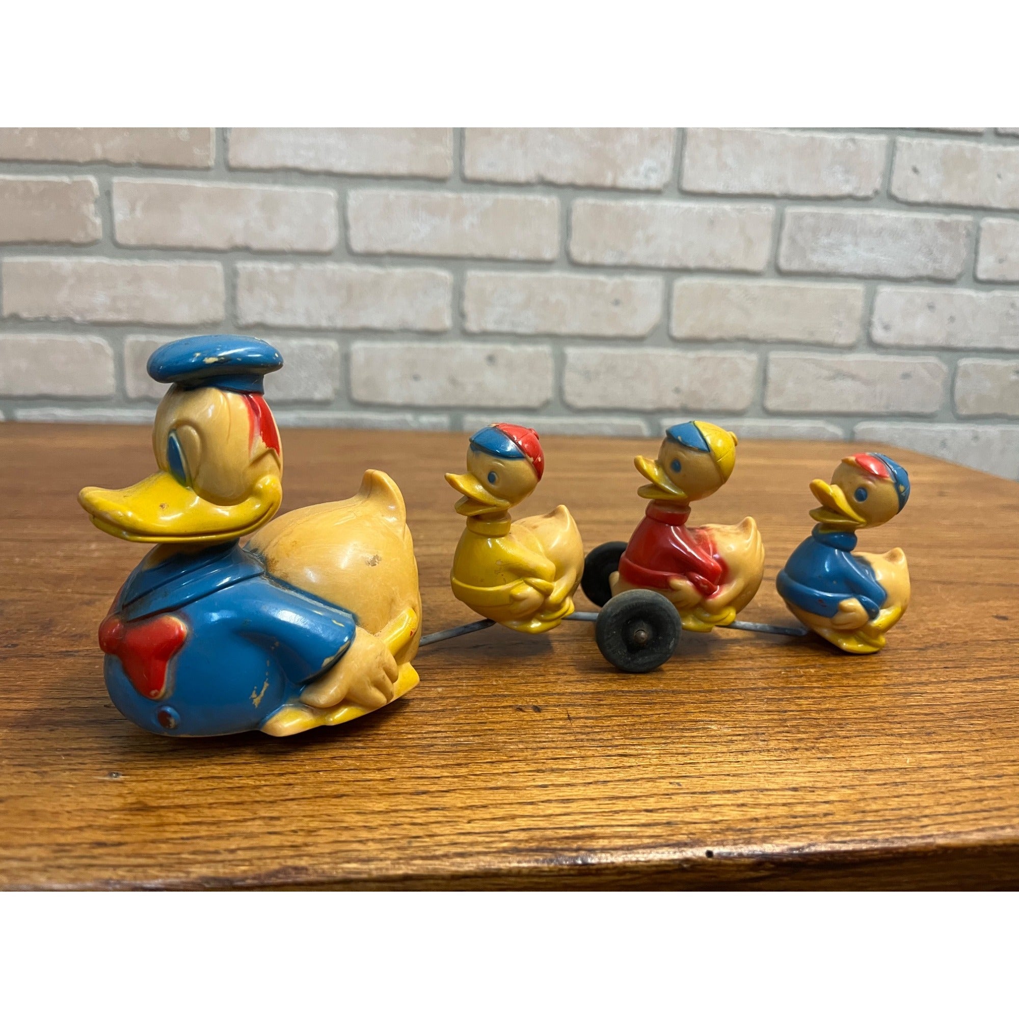 Vintage Louis Marx Plastic Wind Up Donald Duck & 3 Nephews Walt Disney Prod USA 1950s