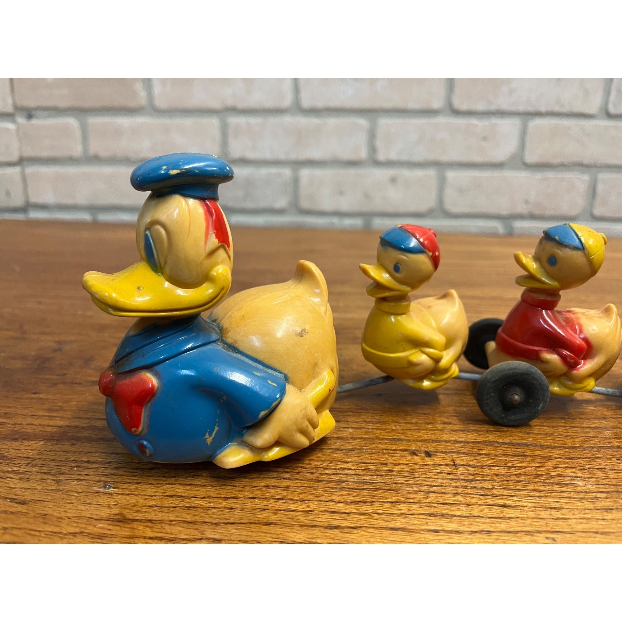 Vintage Louis Marx Plastic Wind Up Donald Duck & 3 Nephews Walt Disney Prod USA 1950s