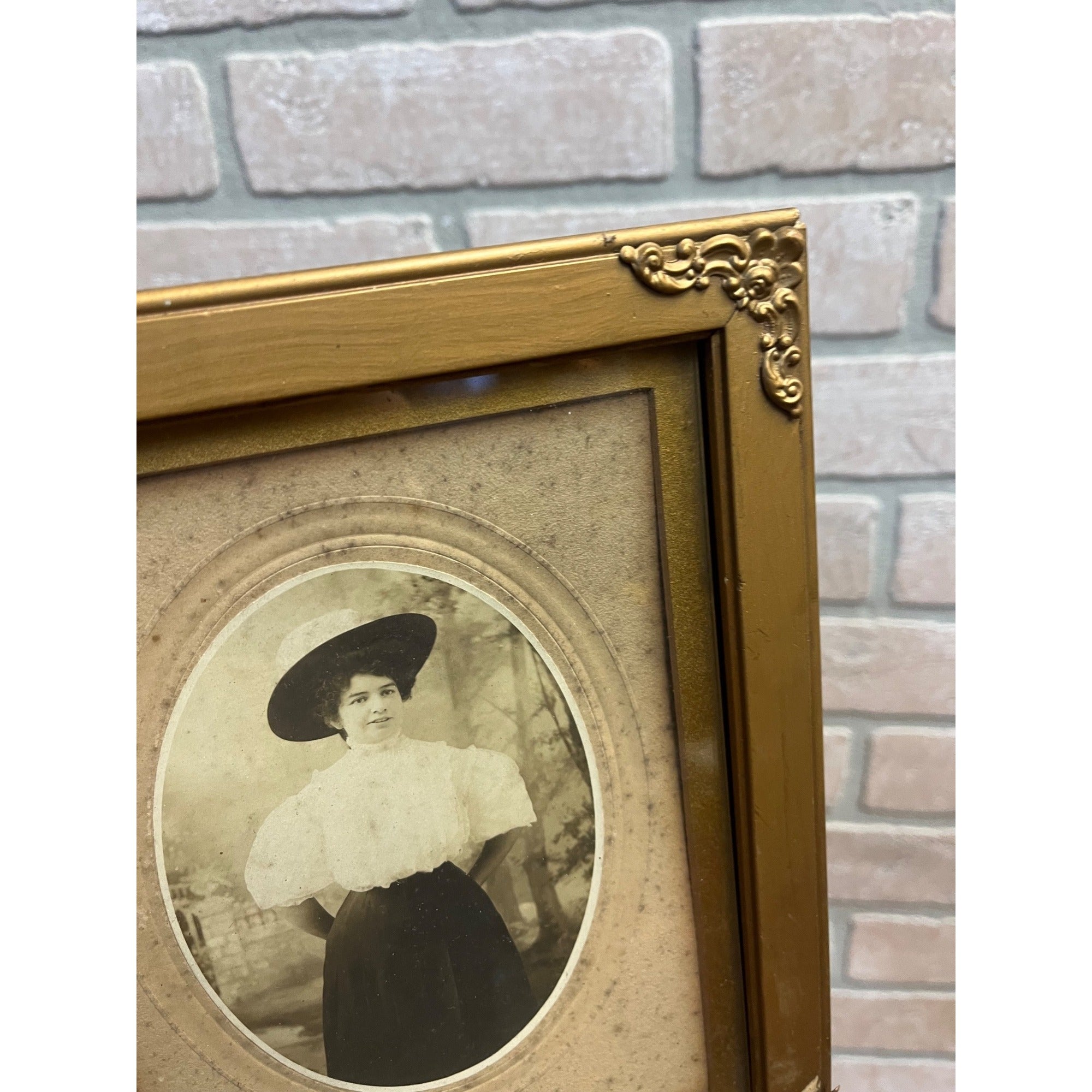 Antique Victorian Ornate Gold Wooden Picture Photo Frame 7.25" x 9.25"