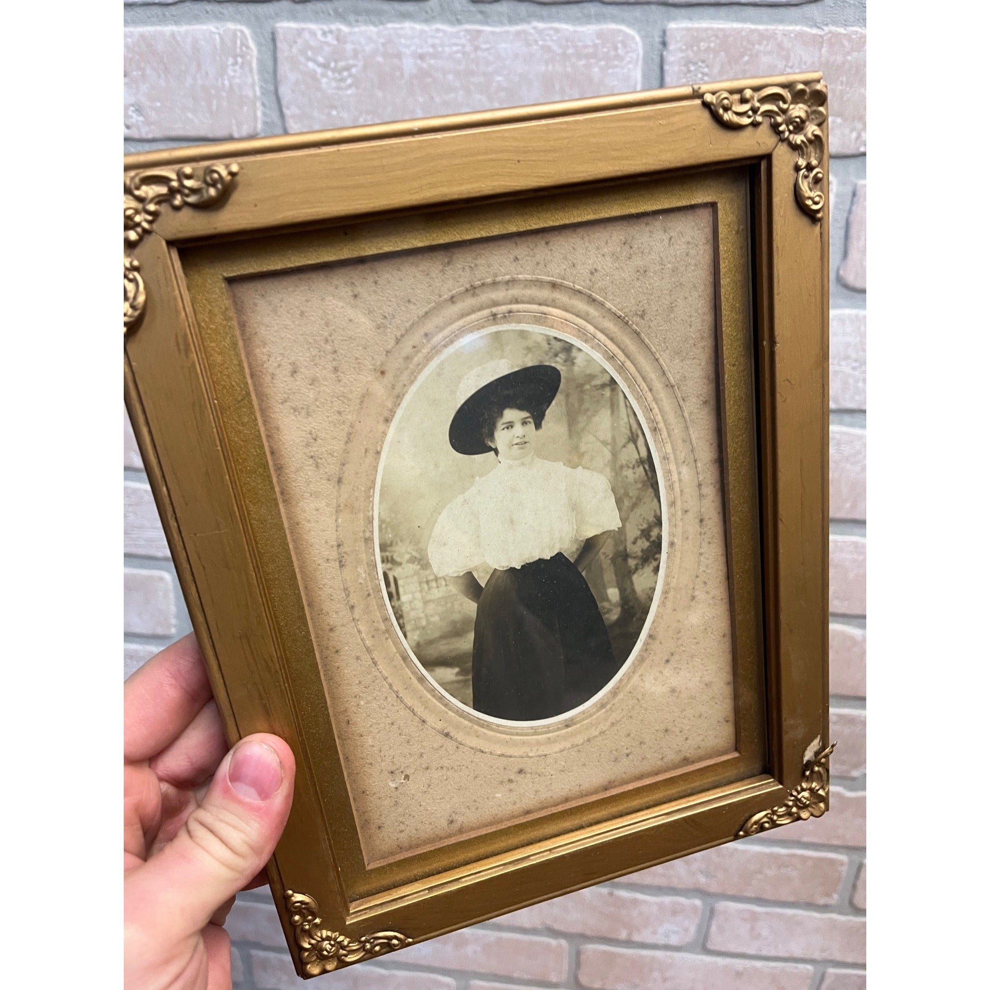 Antique Victorian Ornate Gold Wooden Picture Photo Frame 7.25" x 9.25"