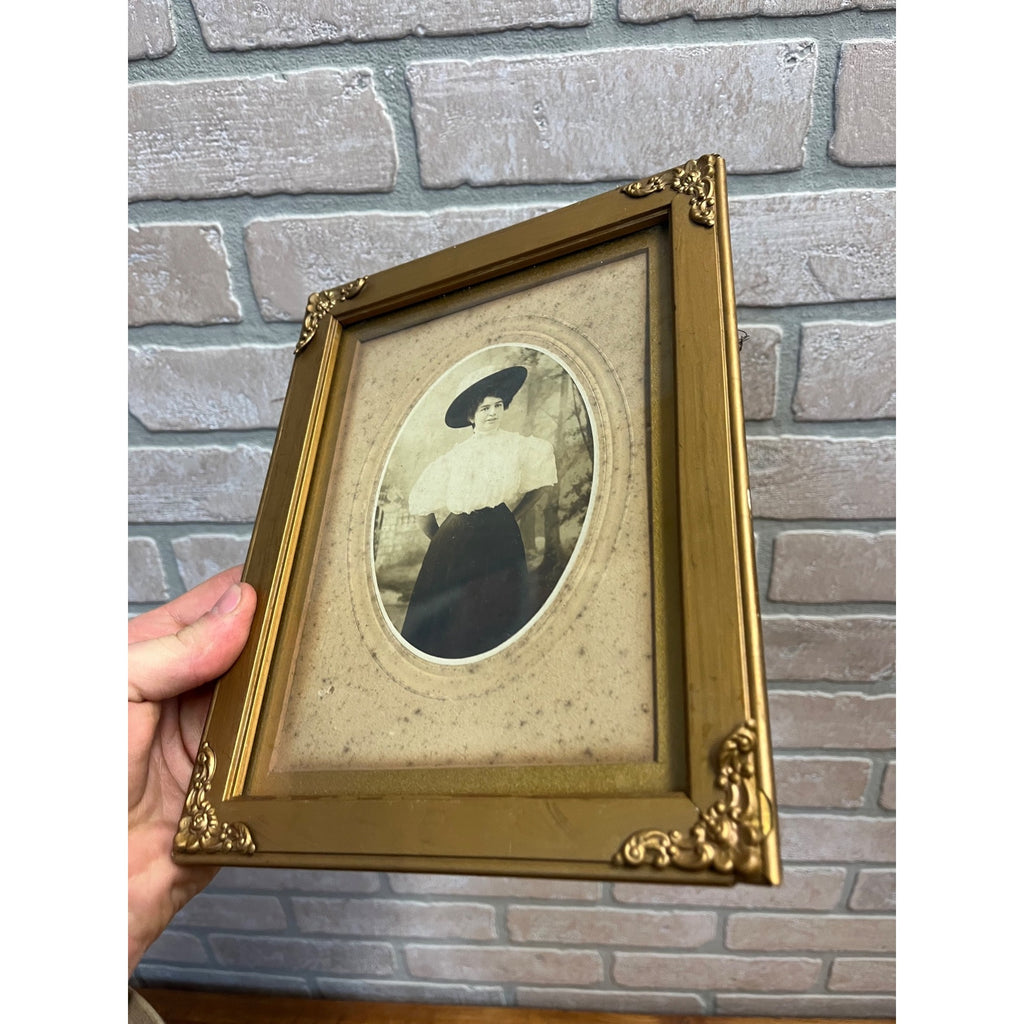 Antique Victorian Ornate Gold Wooden Picture Photo Frame 7.25" x 9.25"