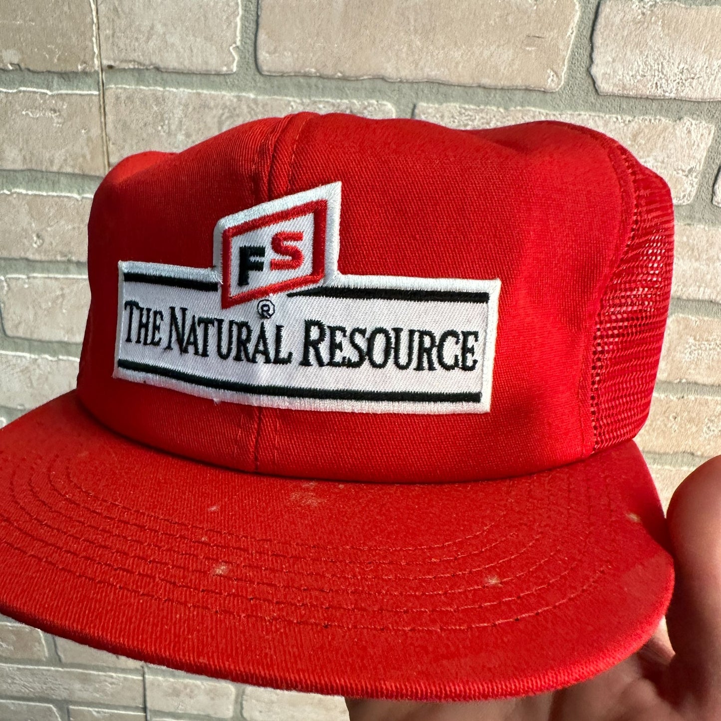 VINTAGE RED FARMING RETRO FARM SERVICES SEEDS AGRICULTURAL SNAPBACK HAT