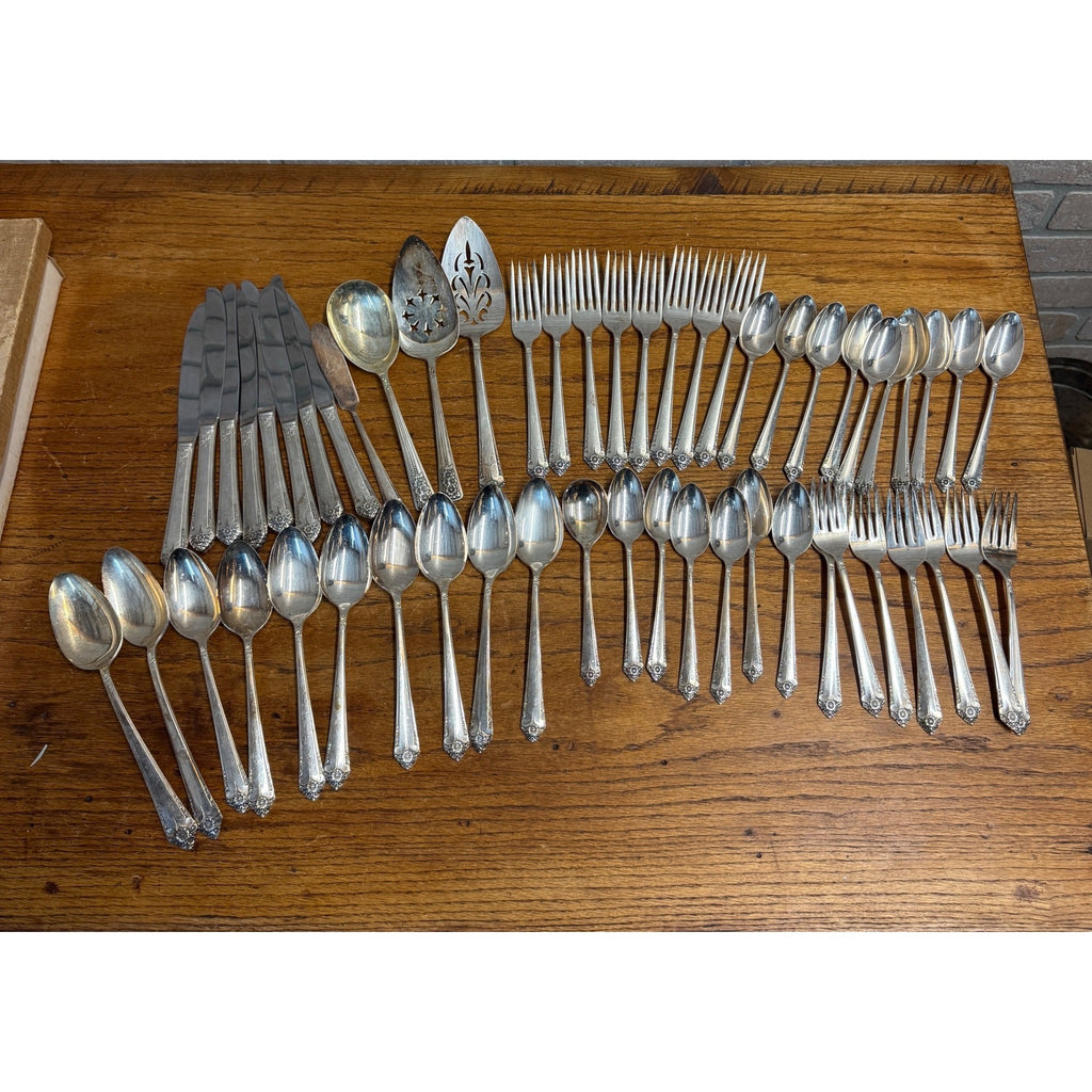 52 Pc Set WM Rogers Silverplate STARLIGHT ROSE Flatware