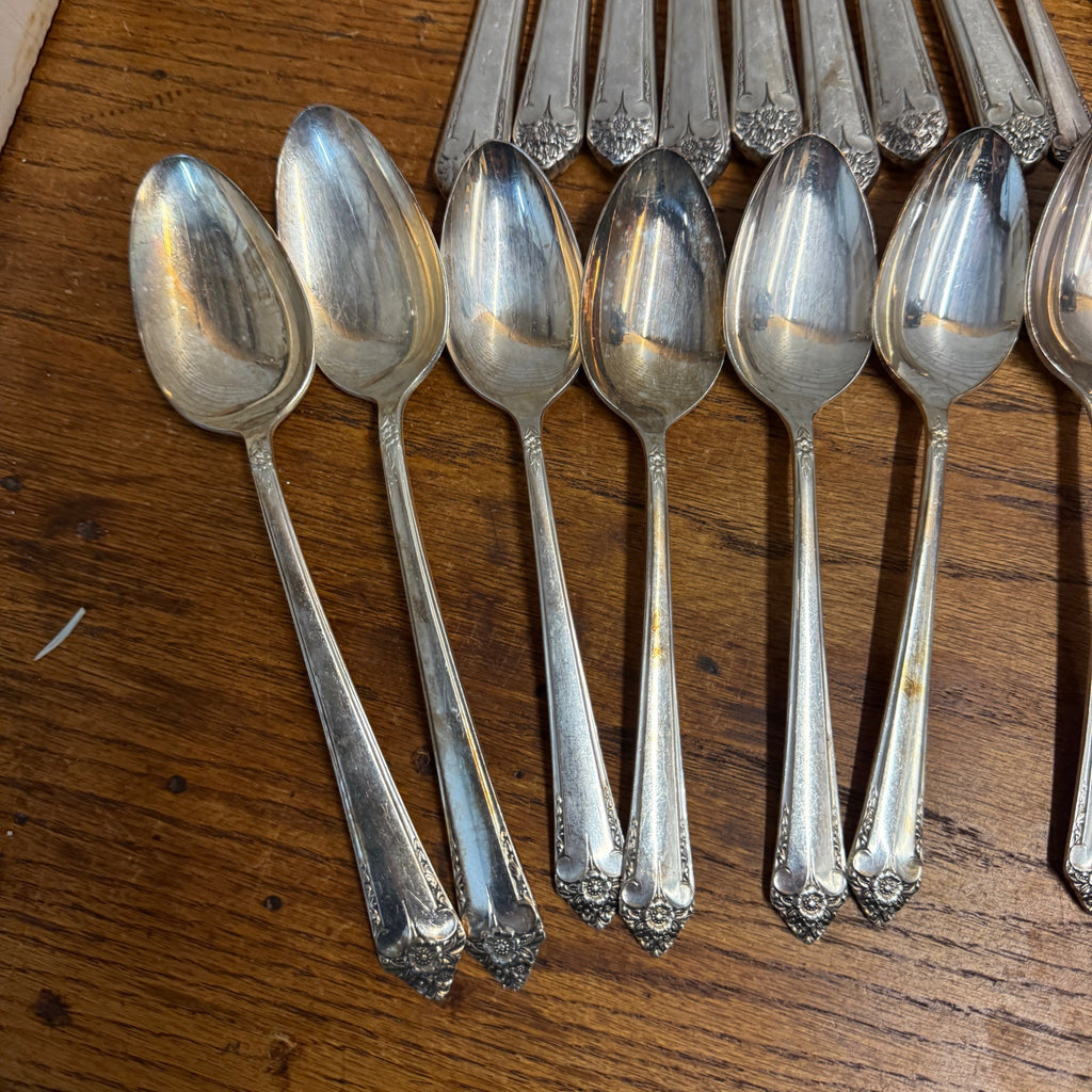 52 Pc Set WM Rogers Silverplate STARLIGHT ROSE Flatware