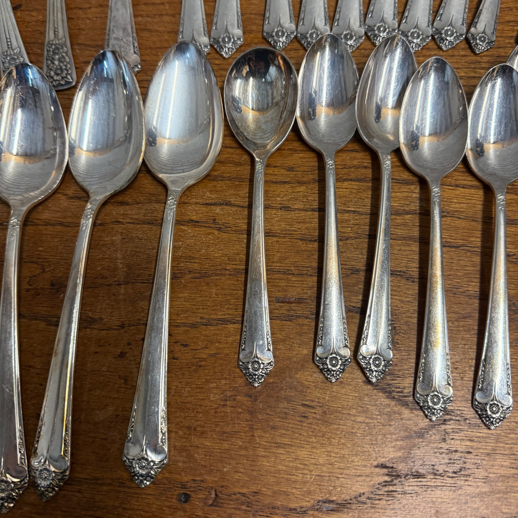 52 Pc Set WM Rogers Silverplate STARLIGHT ROSE Flatware