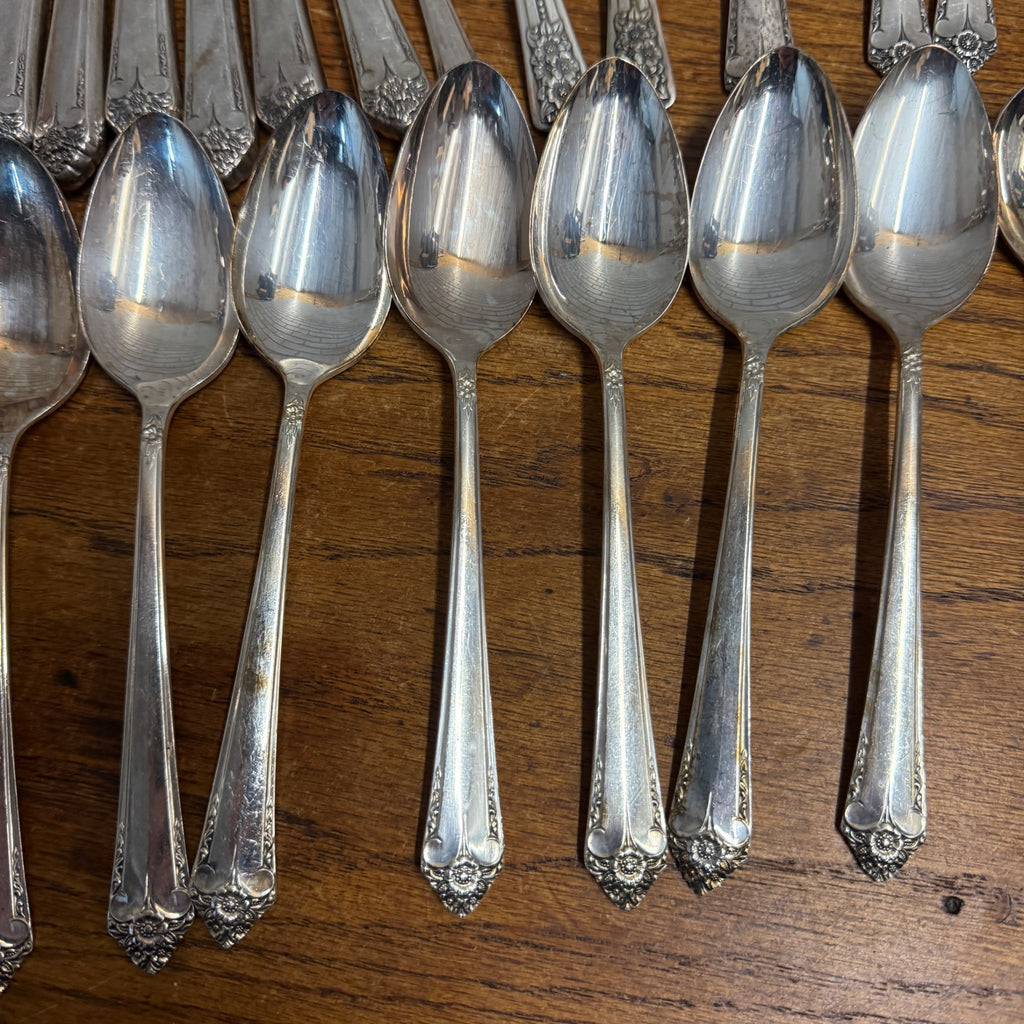 52 Pc Set WM Rogers Silverplate STARLIGHT ROSE Flatware