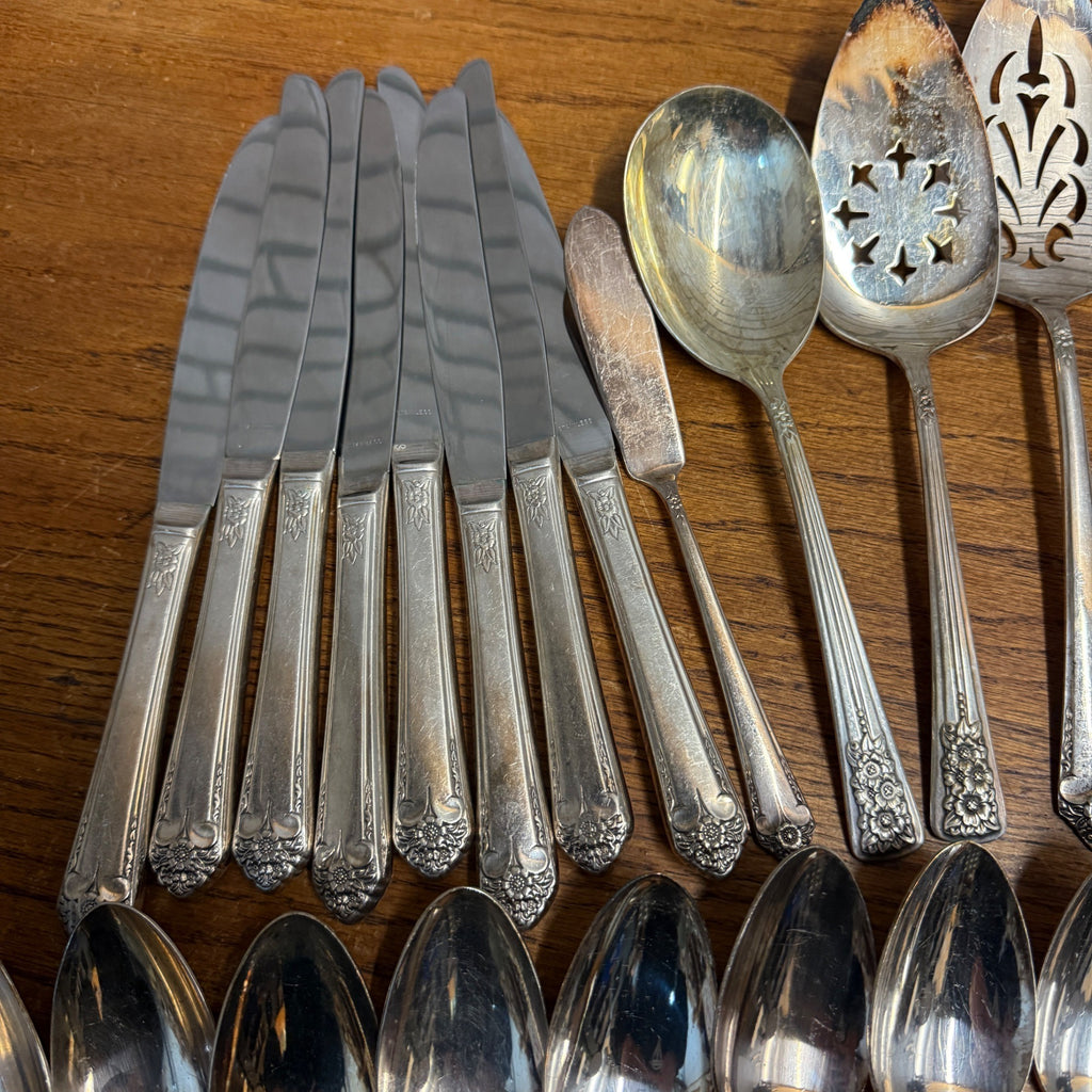 52 Pc Set WM Rogers Silverplate STARLIGHT ROSE Flatware