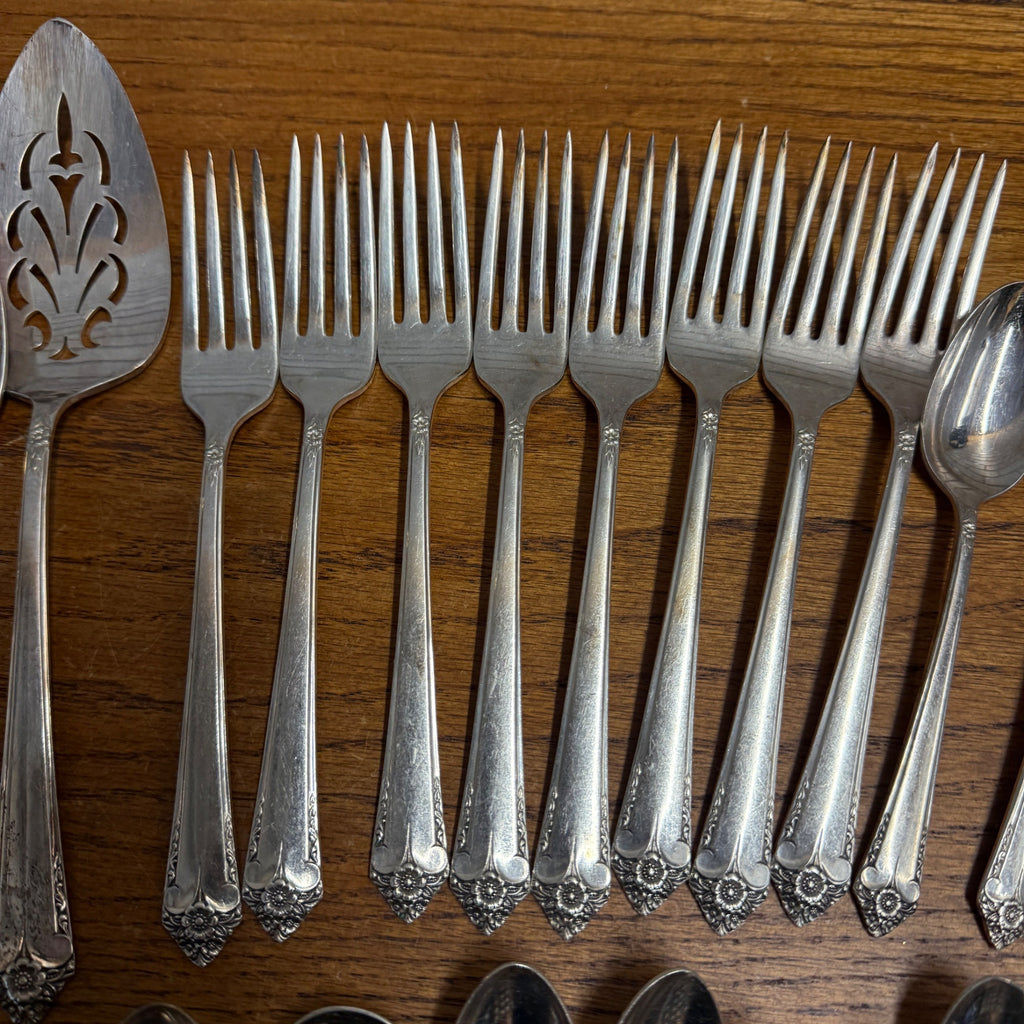 52 Pc Set WM Rogers Silverplate STARLIGHT ROSE Flatware