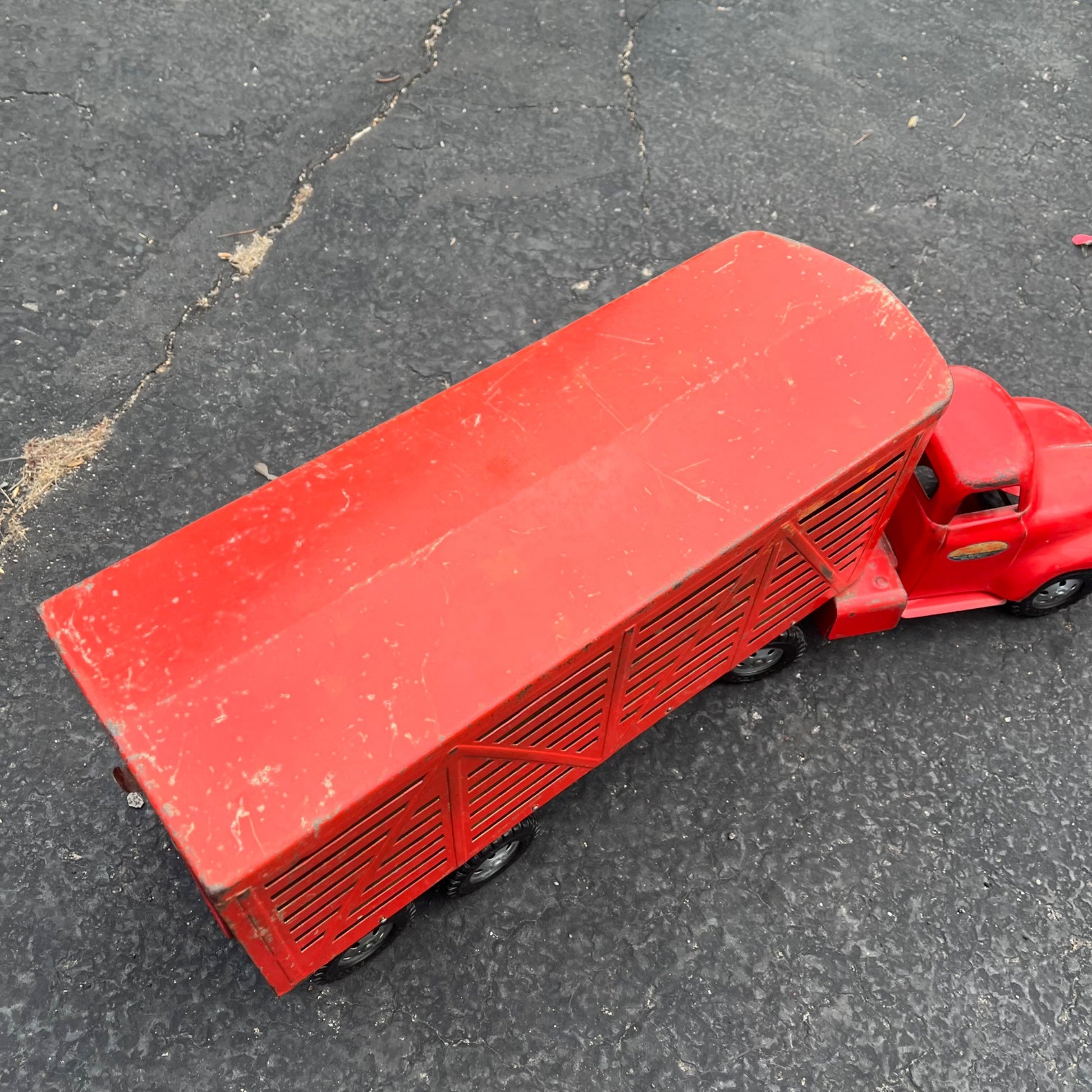 Vintage Tonka Farms Livestock Red Truck Hauler Pressed Steel Toy
