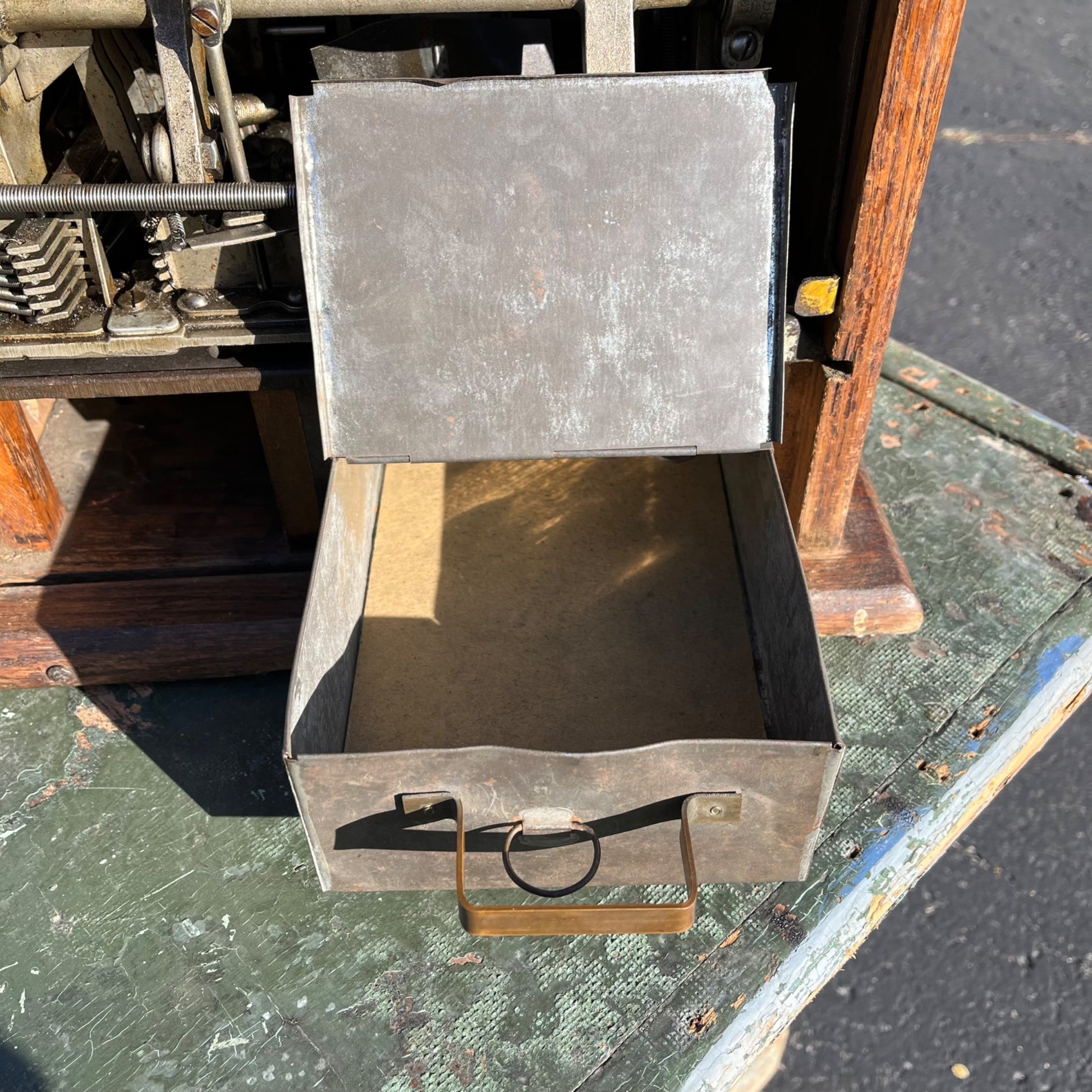 Antique c1925 Mills 5 Cent Owl Operators Bell Art Deco Gooseneck Slot Machine