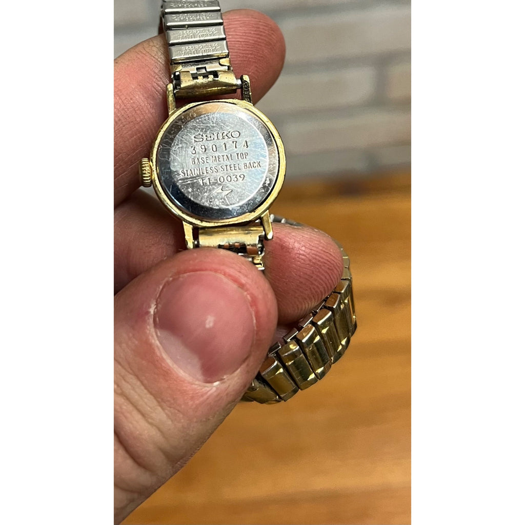 Vintage Lot Mens & Ladies Wrist Watches Parts/Repair Seiko Timex ++