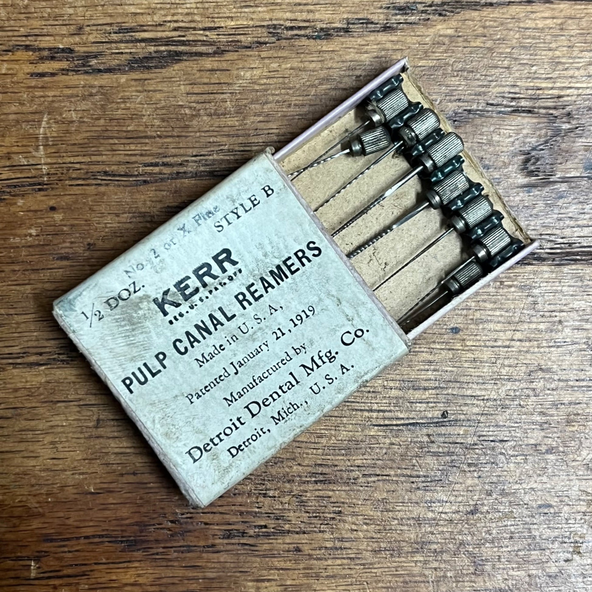 Vintage Kerr Pulp Canal Reamers Detroit Dental Mfg Co. Medical Oddity Box
