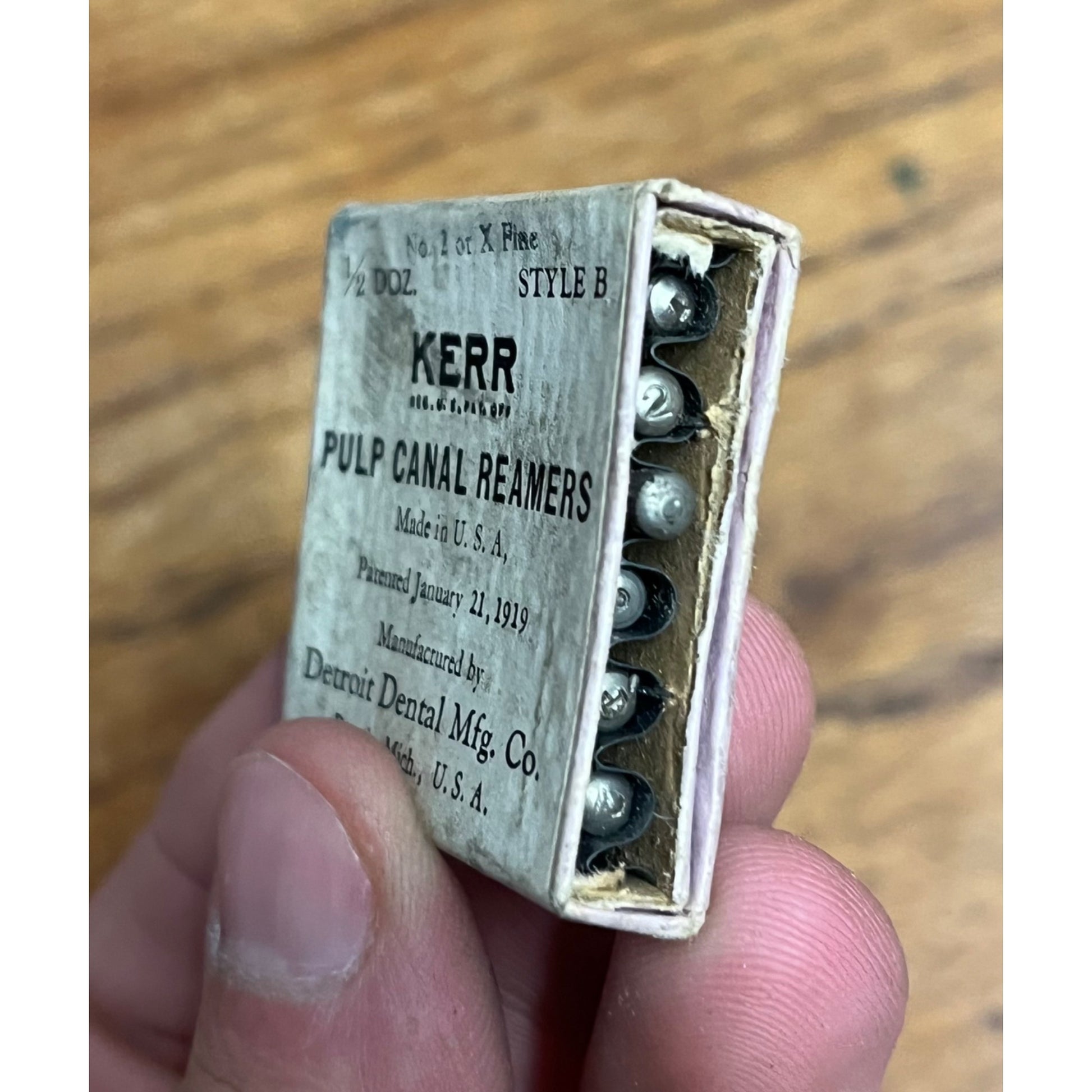 Vintage Kerr Pulp Canal Reamers Detroit Dental Mfg Co. Medical Oddity Box