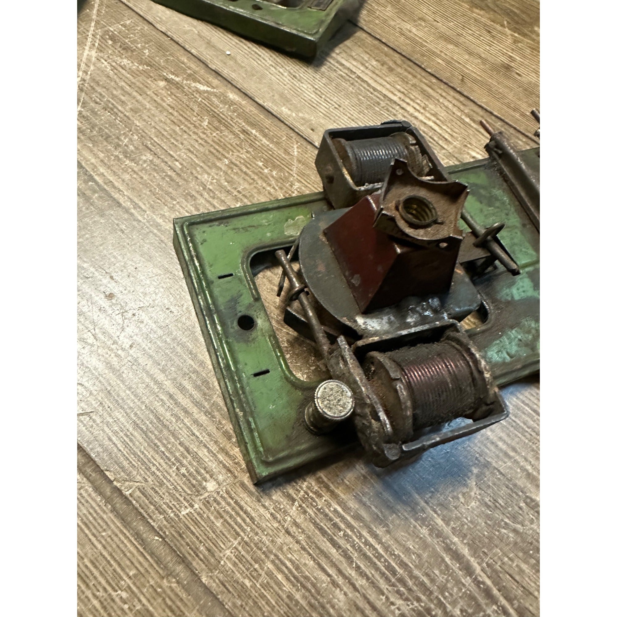 Vintage Lionel No 210 Rt & Lt Standard Gauge Control Switches Parts or Repair