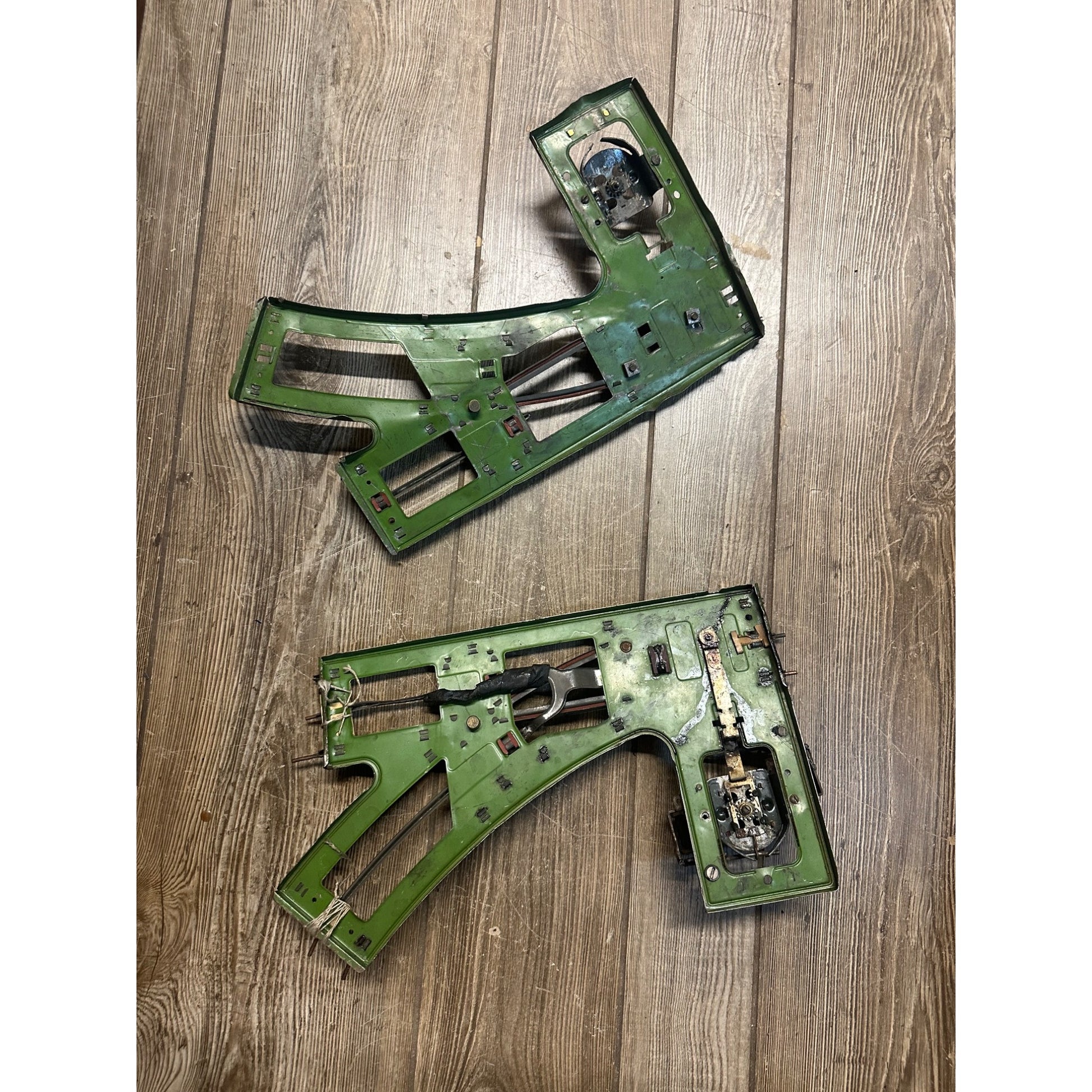 Vintage Lionel No 210 Rt & Lt Standard Gauge Control Switches Parts or Repair