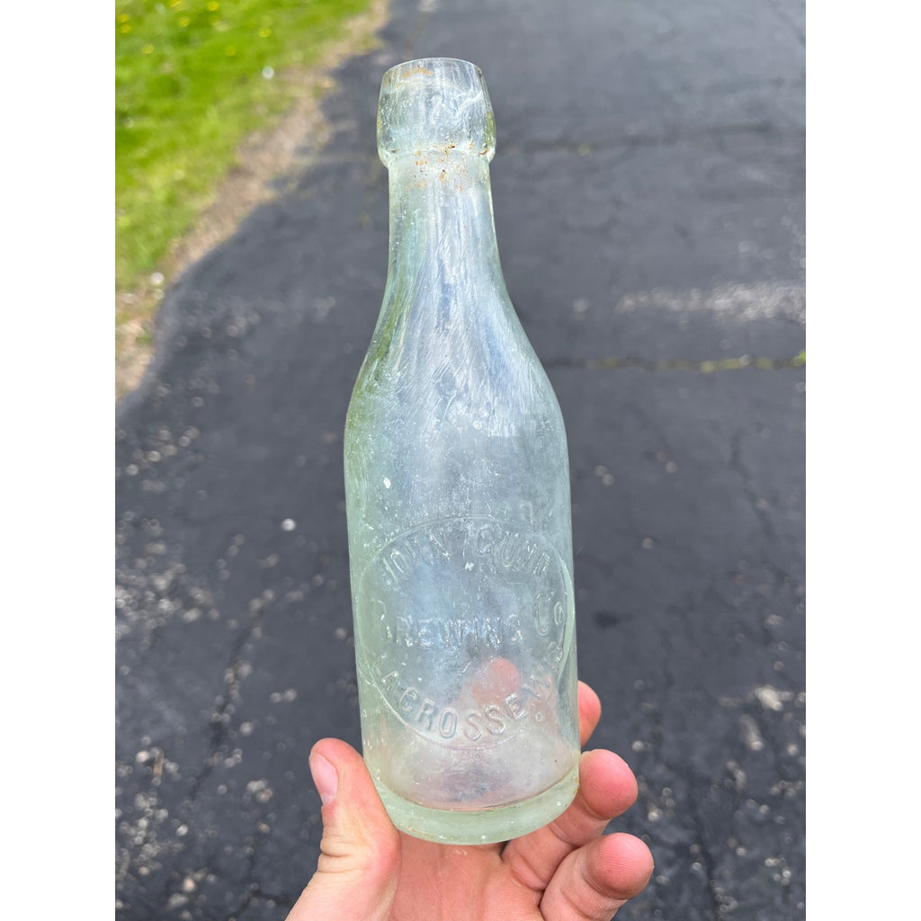 JOHN GUND BREWING CO., LA CROSSE, WIS. BLOB TOP EMBOSSED PRE-PRO BEER BOTTLE