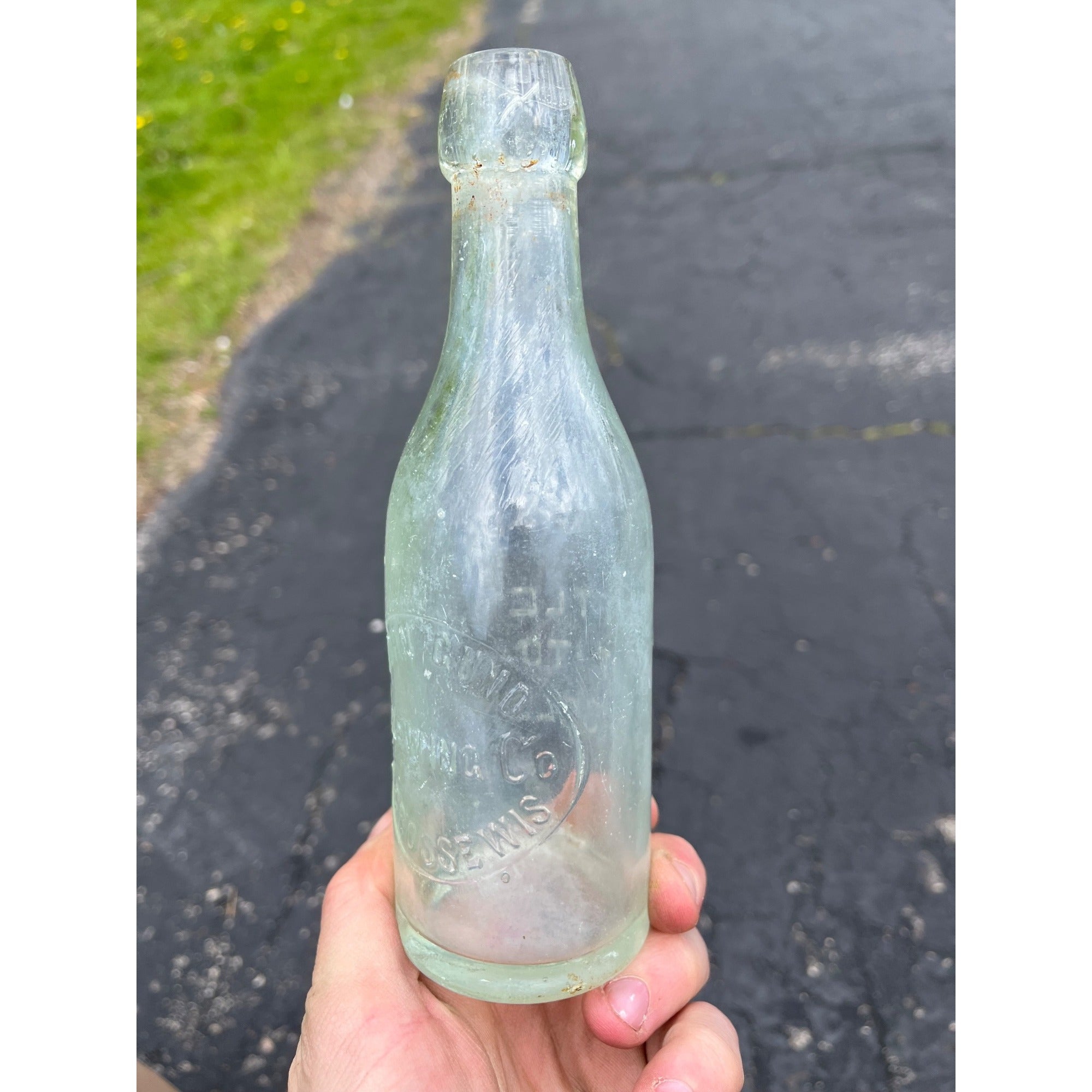 JOHN GUND BREWING CO., LA CROSSE, WIS. BLOB TOP EMBOSSED PRE-PRO BEER BOTTLE