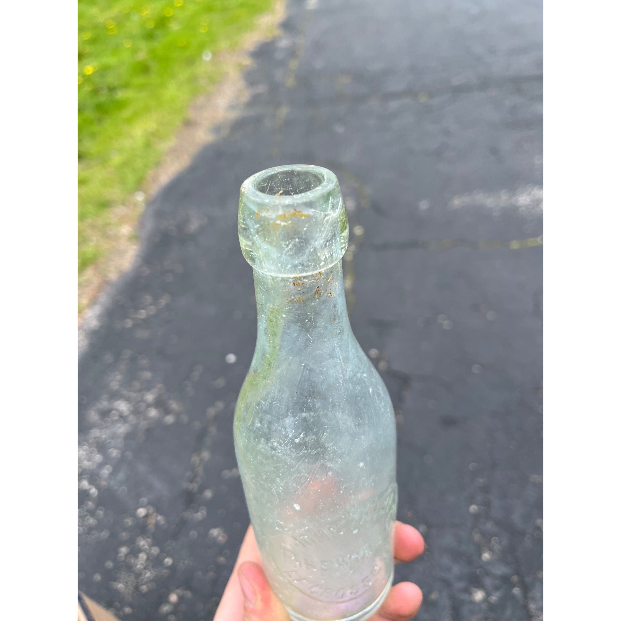 JOHN GUND BREWING CO., LA CROSSE, WIS. BLOB TOP EMBOSSED PRE-PRO BEER BOTTLE