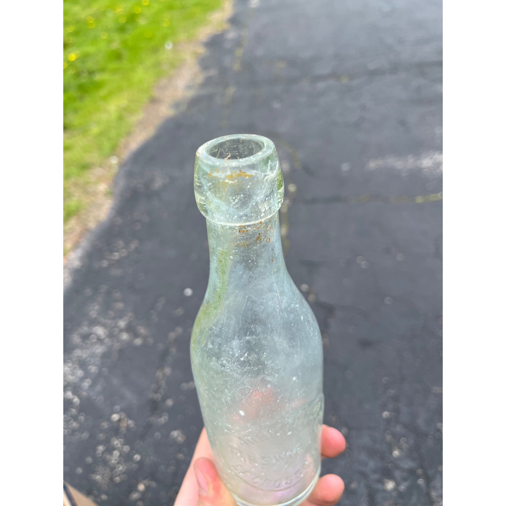 JOHN GUND BREWING CO., LA CROSSE, WIS. BLOB TOP EMBOSSED PRE-PRO BEER BOTTLE