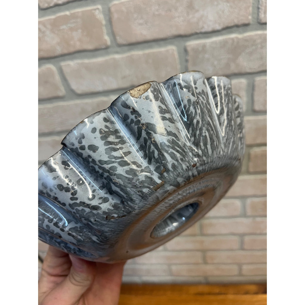 Antique Primitive Grey and White Spatter/Swirl Graniteware Fluted Bundt Cake Pan/Farmhouse Decor, Gray