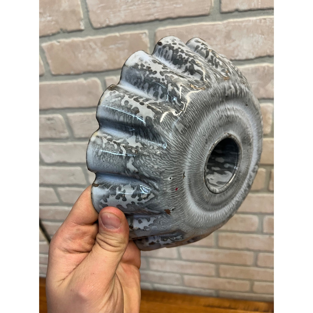 Antique Primitive Grey and White Spatter/Swirl Graniteware Fluted Bundt Cake Pan/Farmhouse Decor, Gray