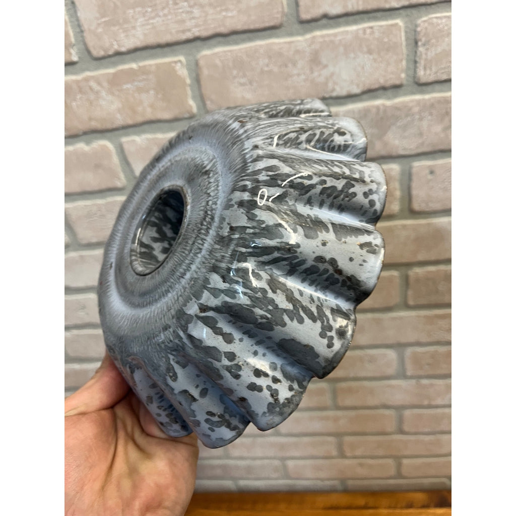 Antique Primitive Grey and White Spatter/Swirl Graniteware Fluted Bundt Cake Pan/Farmhouse Decor, Gray