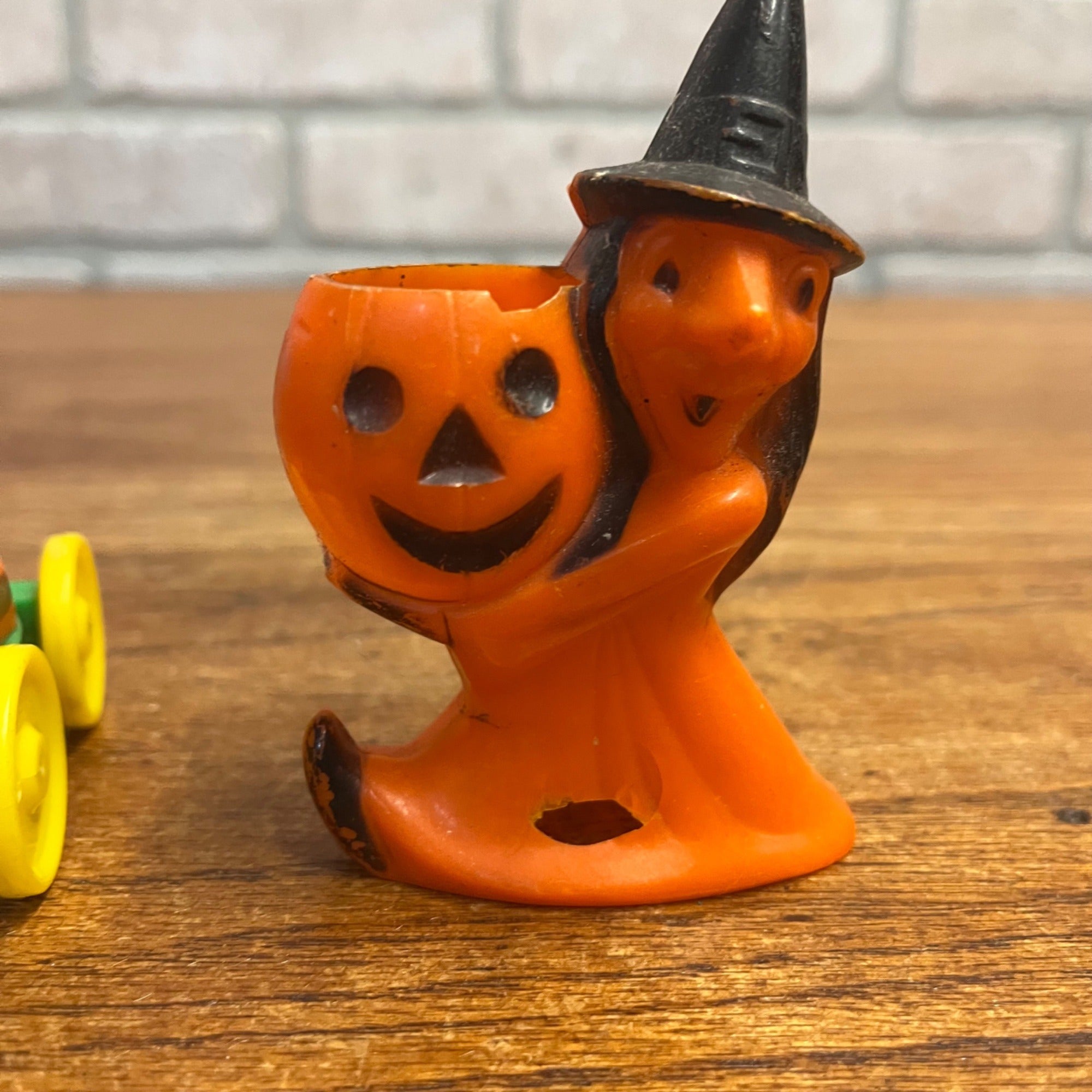Vintage Halloween Rosbro Plastics Candy Container toys Orange Cat Wheels Witch JOL