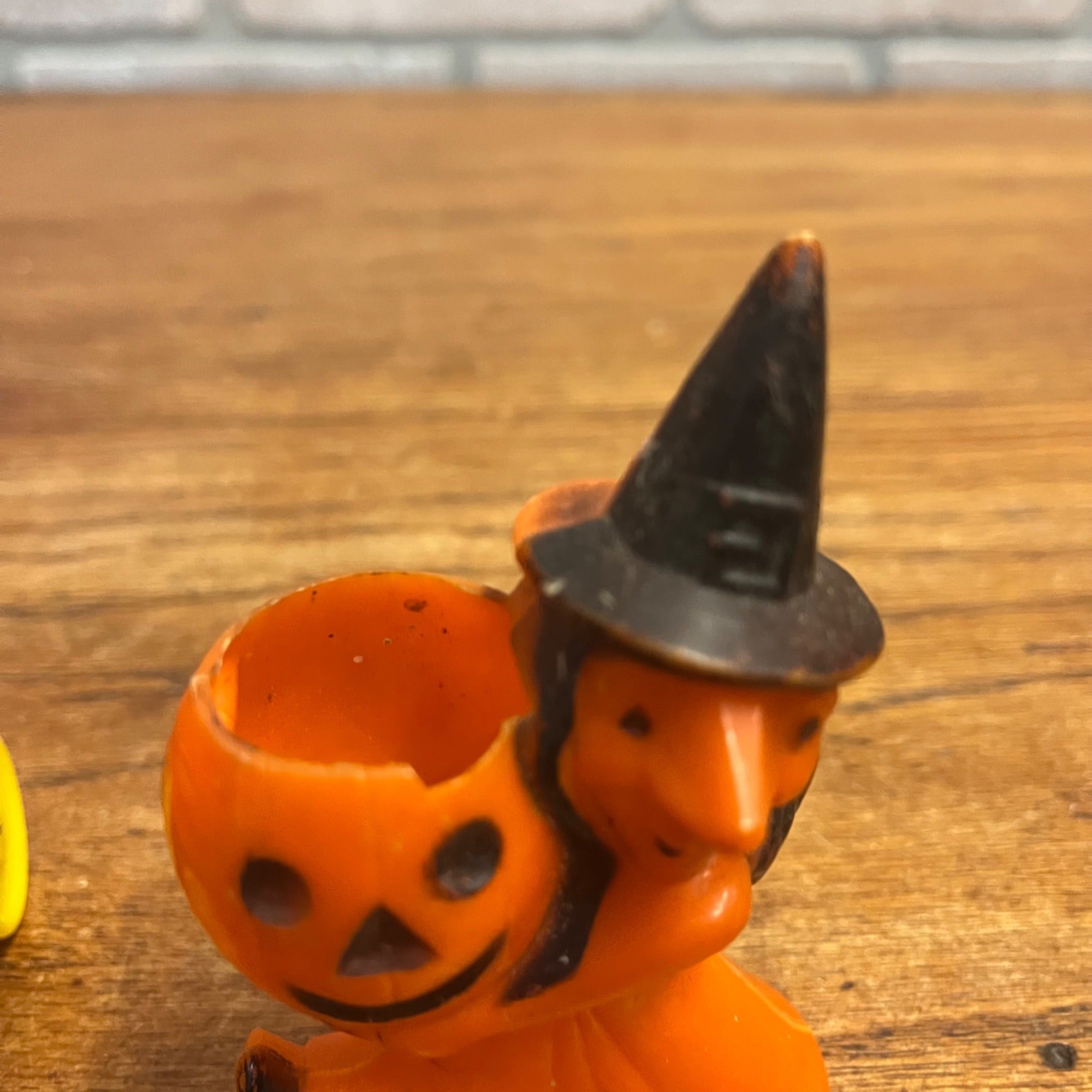 Vintage Halloween Rosbro Plastics Candy Container toys Orange Cat Wheels Witch JOL