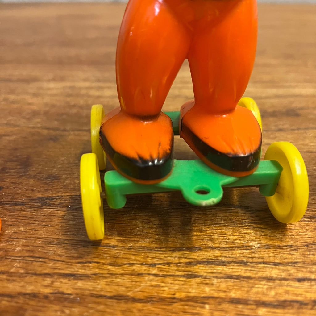 Vintage Halloween Rosbro Plastics Candy Container toys Orange Cat Wheels Witch JOL