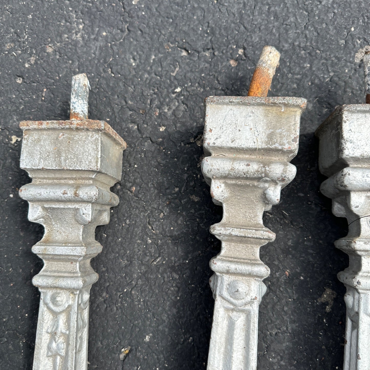 ANTIQUE 1800S CAST IRON FLAME FINIALS SHORT FENCE / HITCHING POSTS LOT (4) BOLLARDS