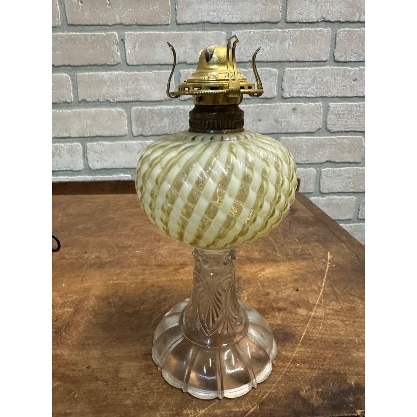 Antique Sheldon Swirl Uranium / Vaseline Opalescent Art Glass Oil Lamp